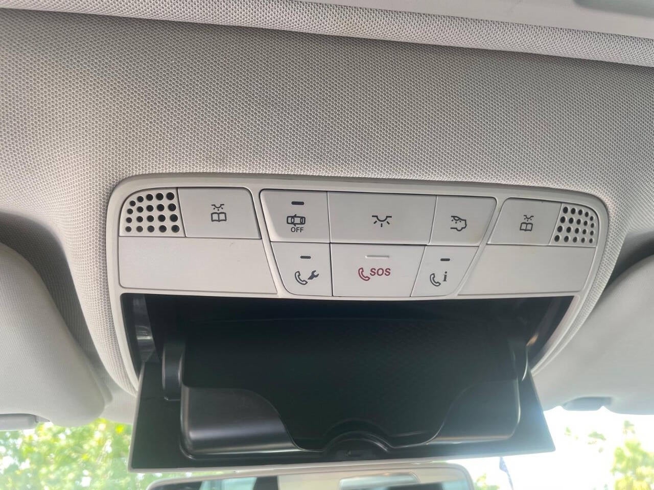 Vehicle image 34 of 47