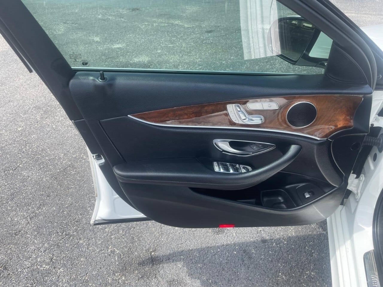 Vehicle image 35 of 47