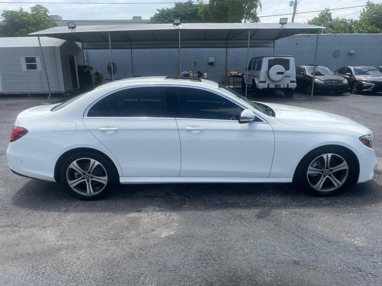 Vehicle image 7 of 47