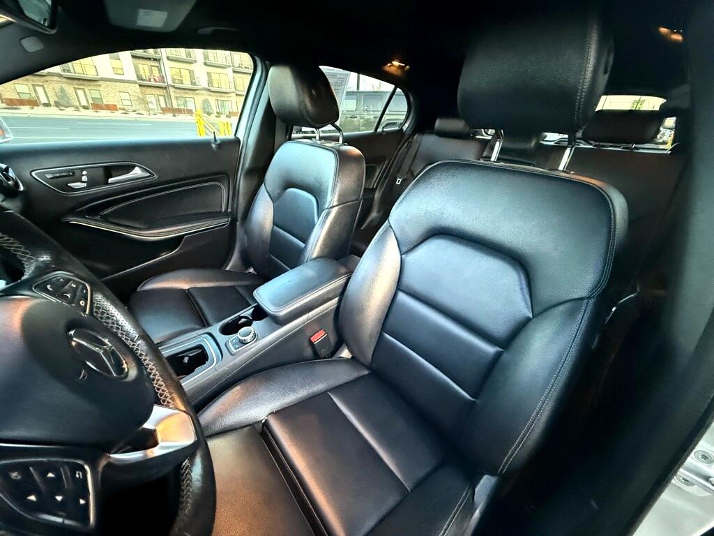 Vehicle image 15 of 32