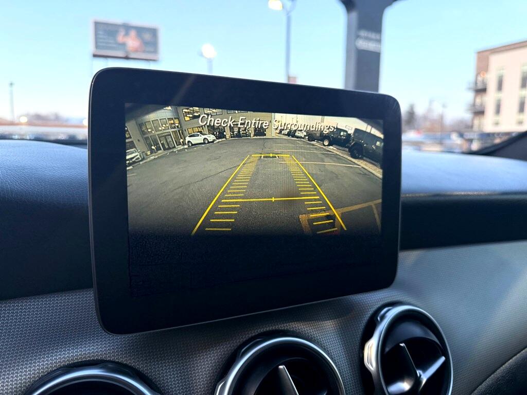 Vehicle image 28 of 32