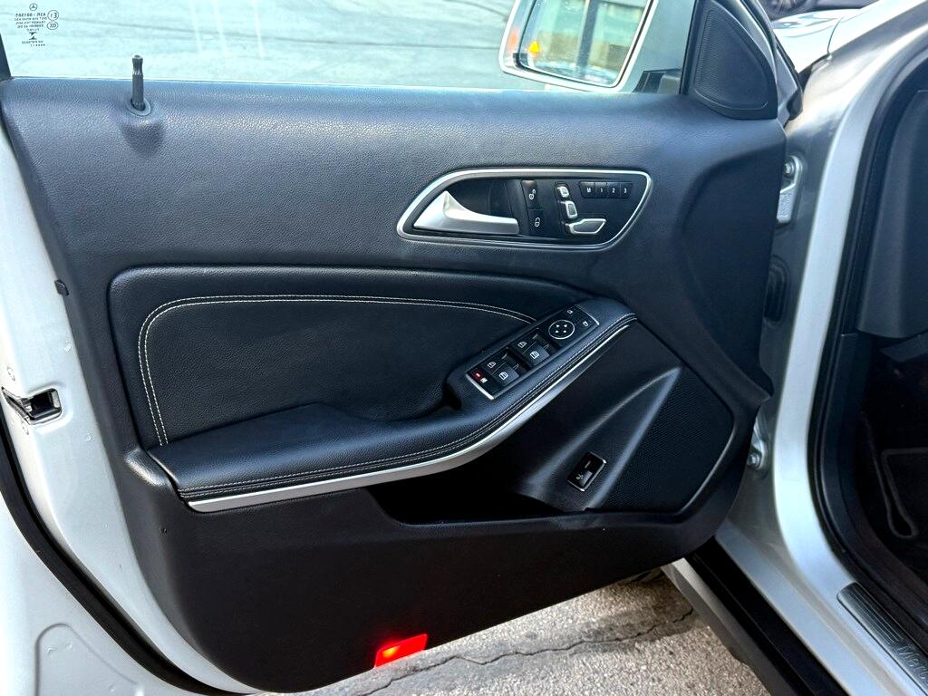 Vehicle image 9 of 32