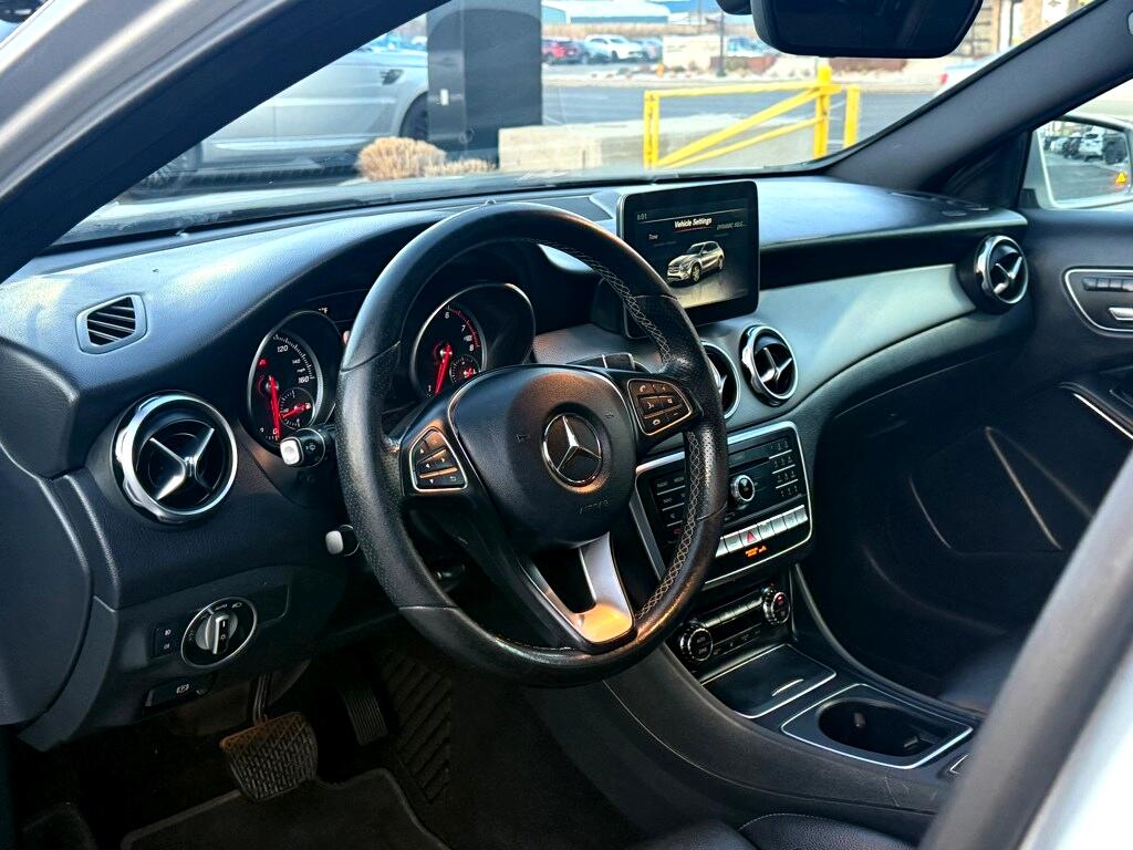 Vehicle image 13 of 32