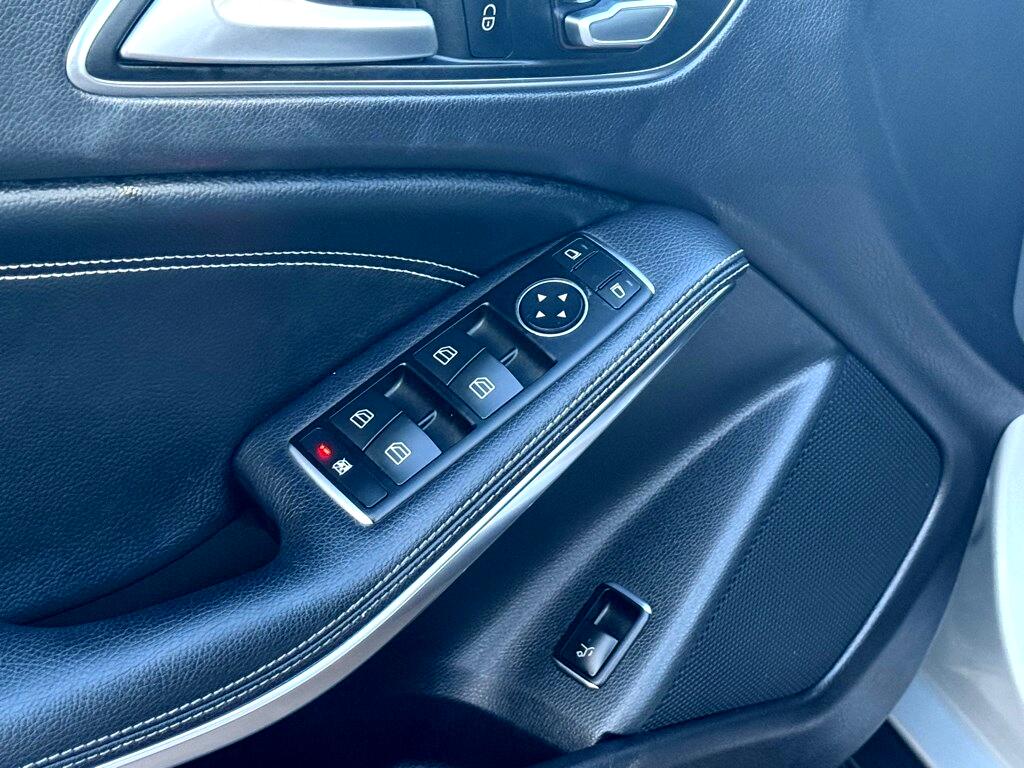 Vehicle image 10 of 32
