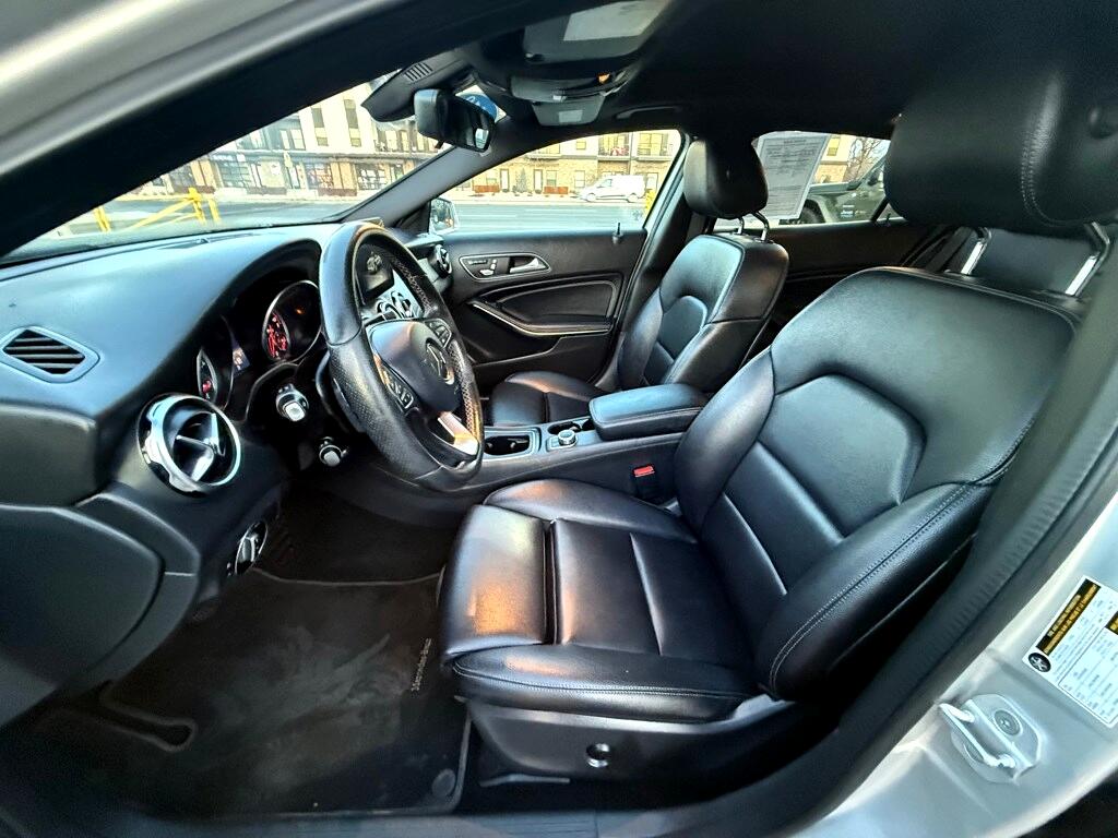 Vehicle image 14 of 32