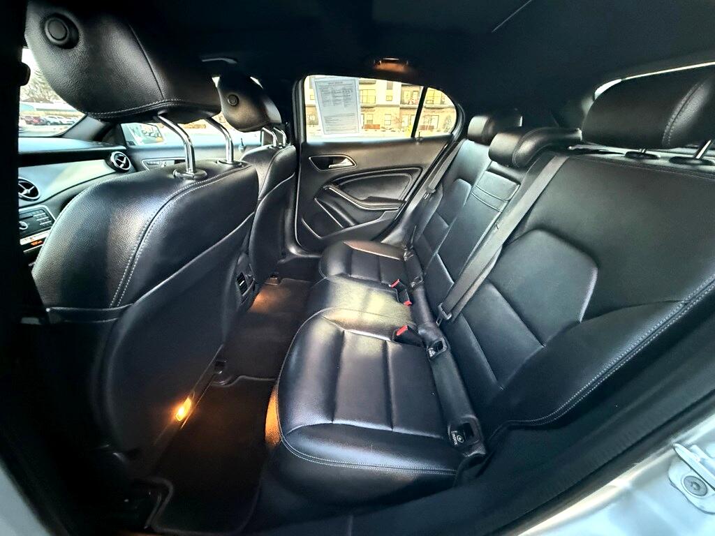 Vehicle image 16 of 32