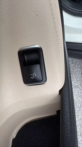 Vehicle image 13 of 41