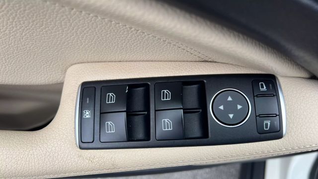 Vehicle image 12 of 41