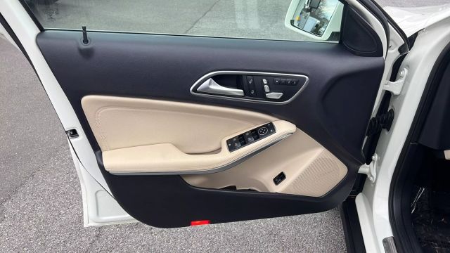 Vehicle image 26 of 41