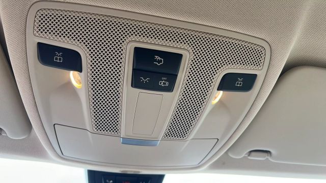 Vehicle image 21 of 41