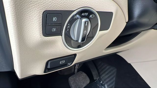 Vehicle image 14 of 41