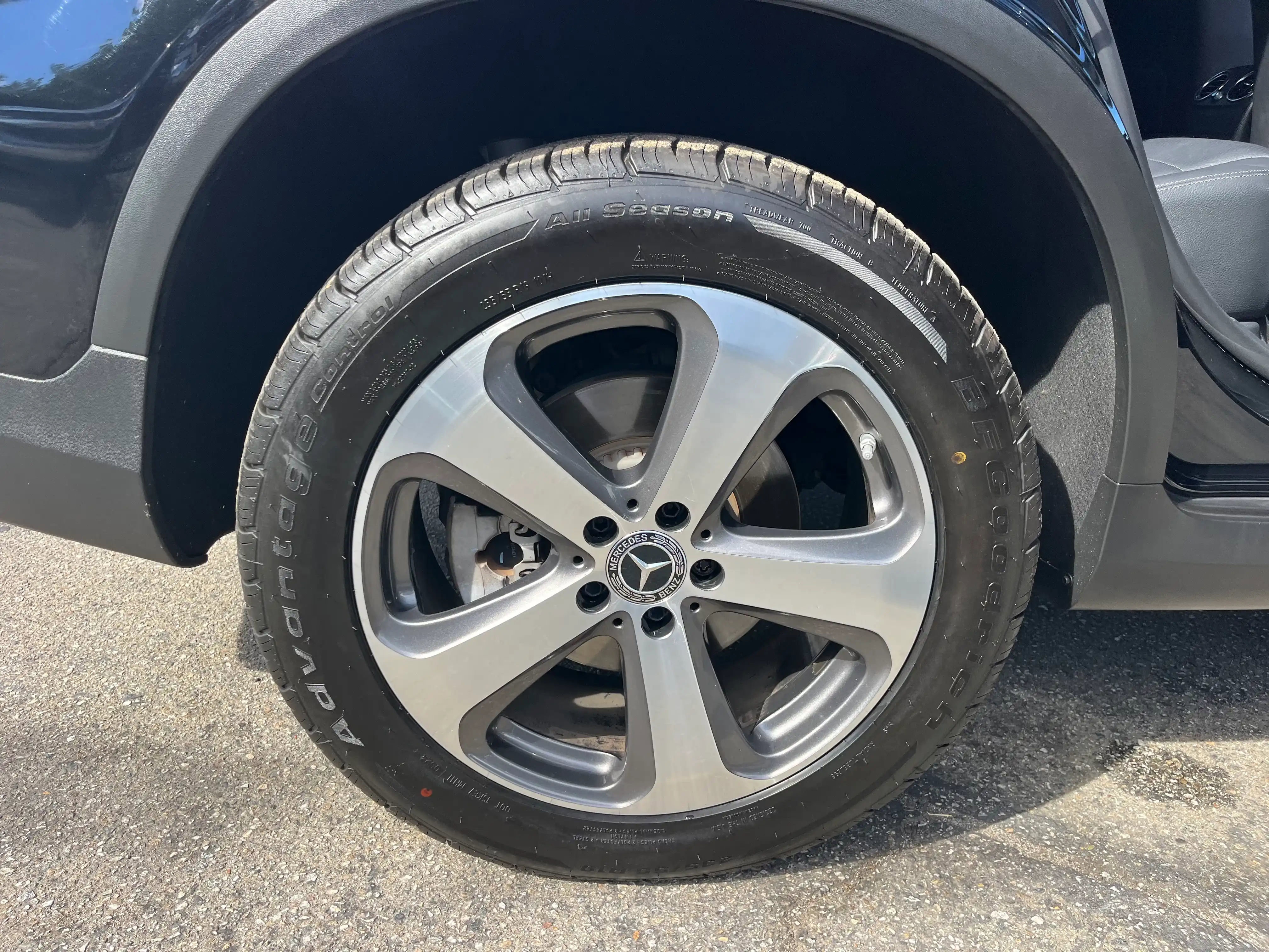 Vehicle image 64 of 70