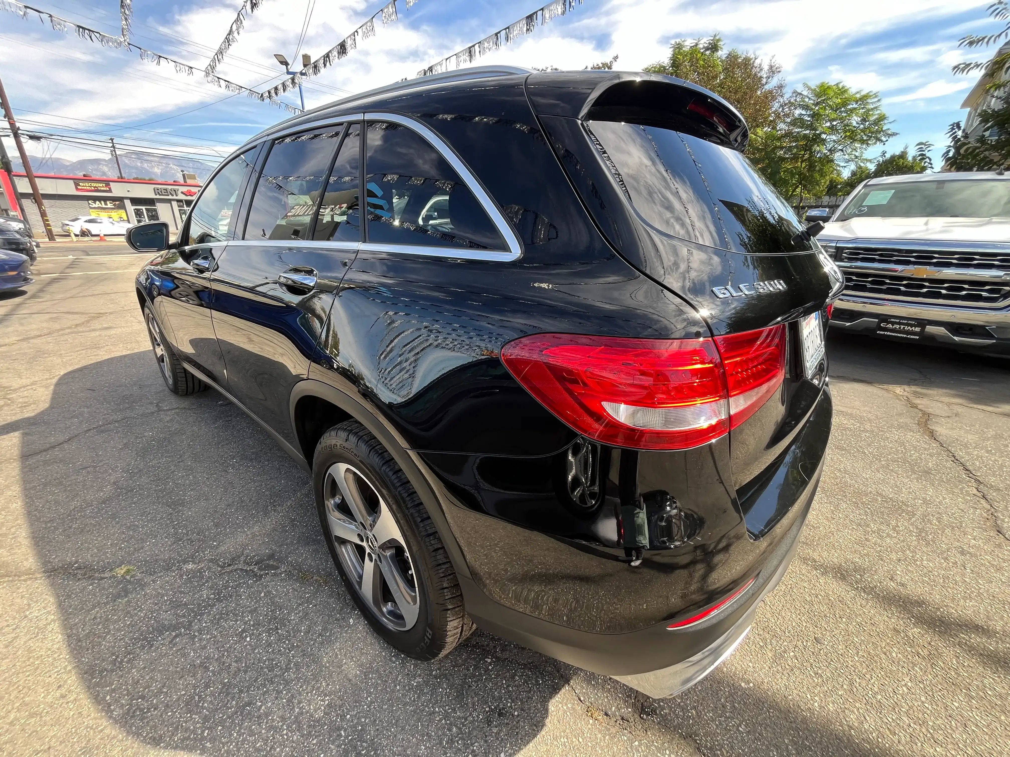 Vehicle image 22 of 70