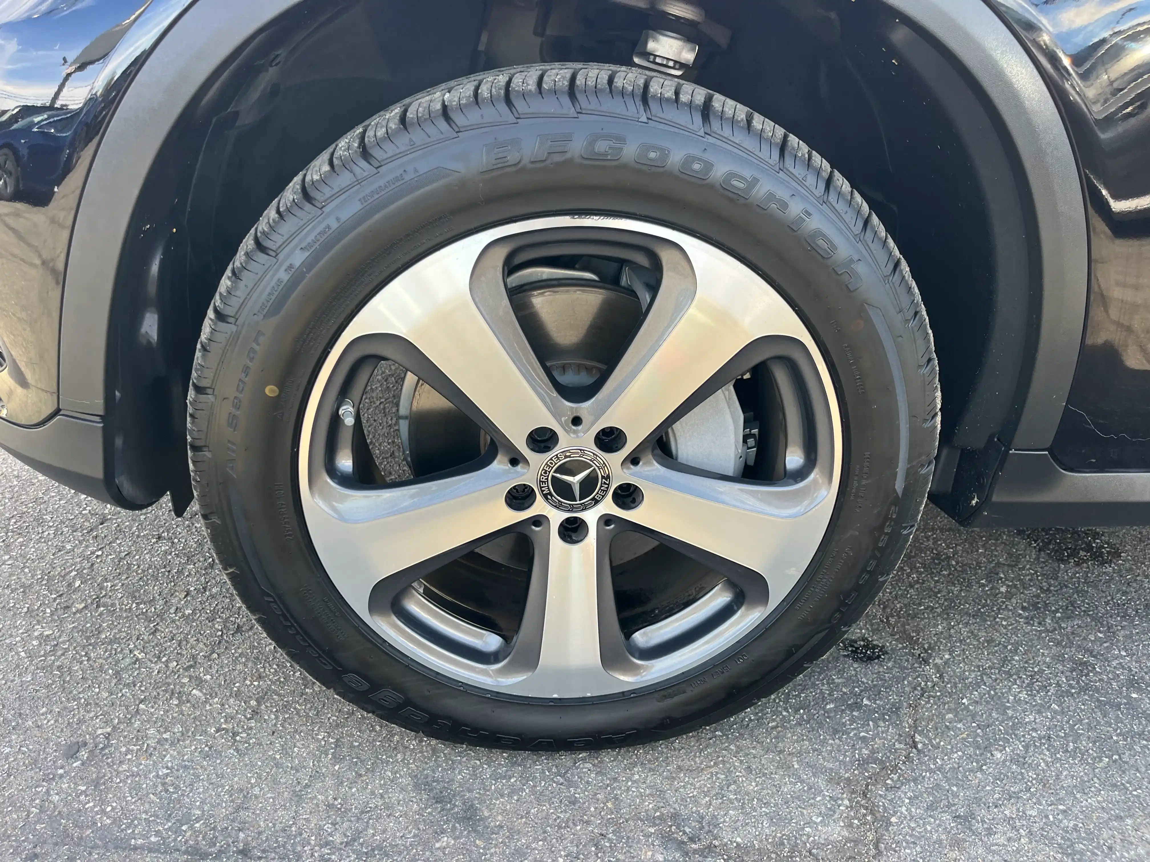 Vehicle image 66 of 70