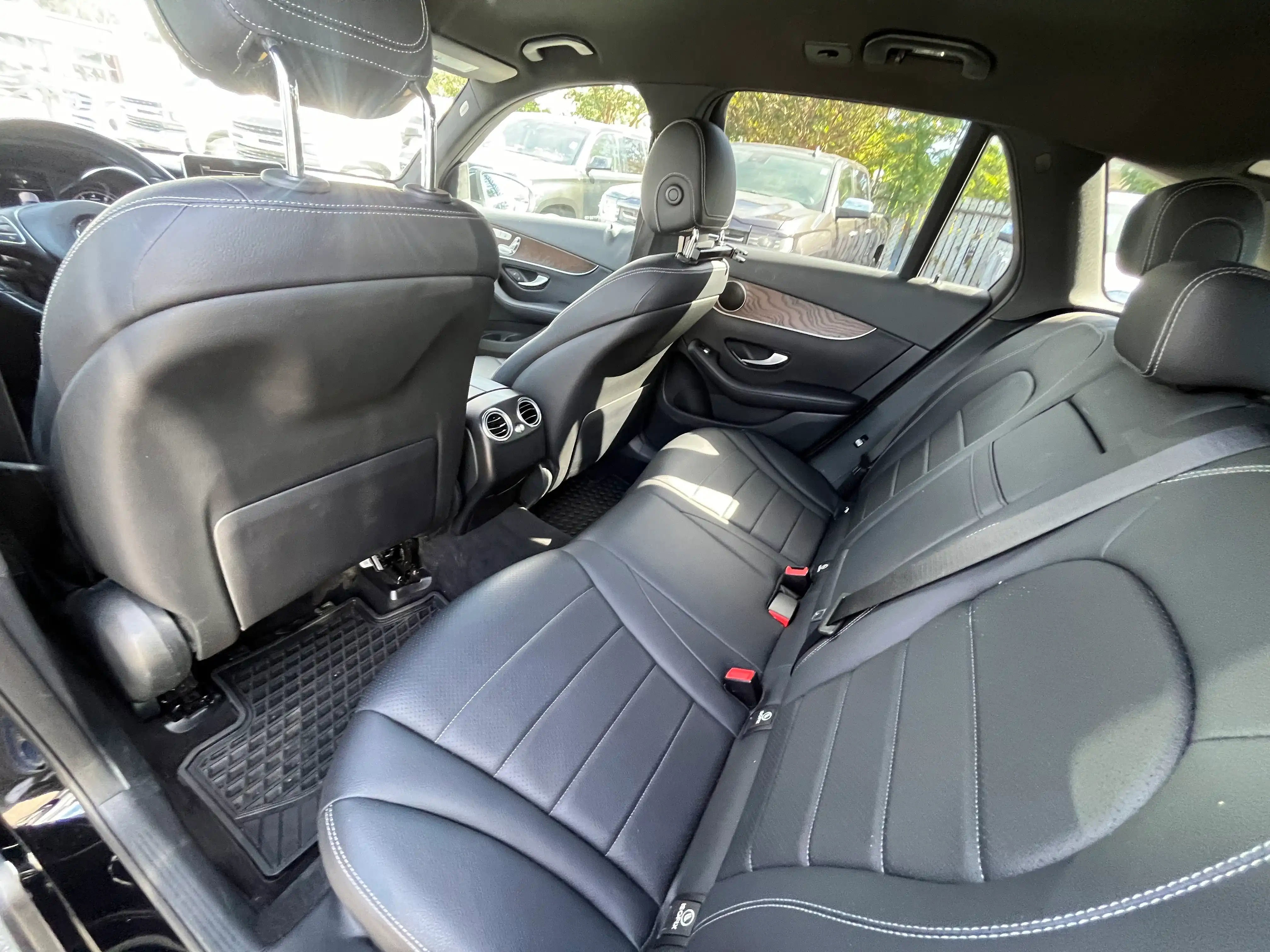 Vehicle image 30 of 70