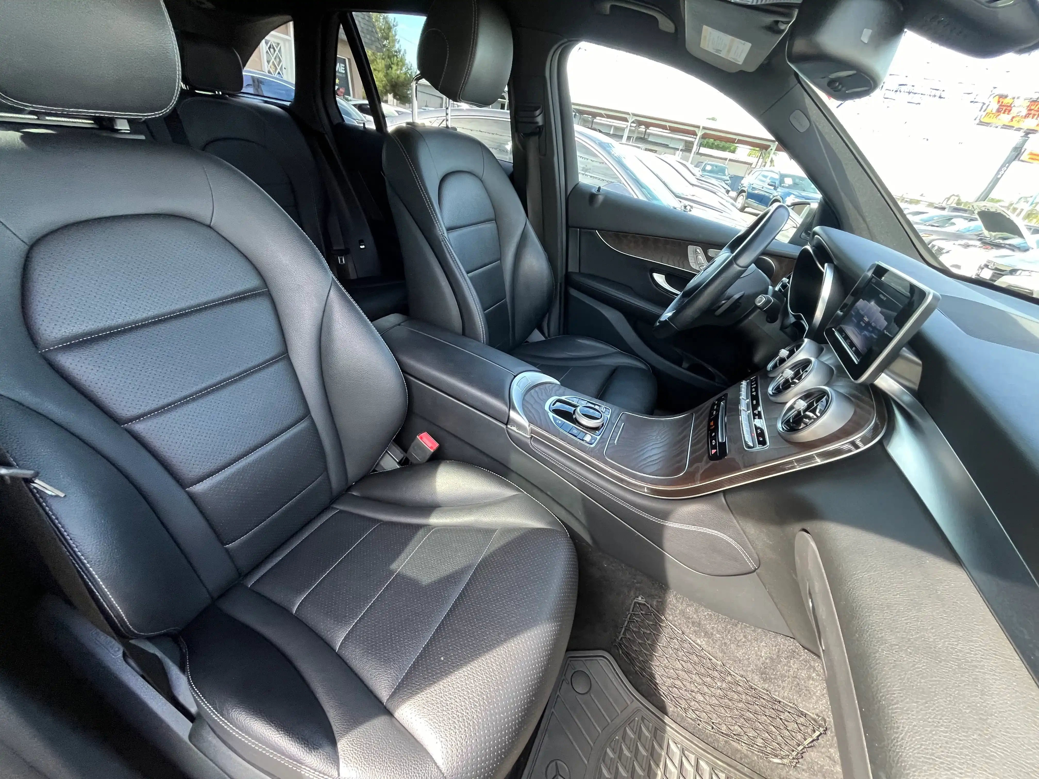 Vehicle image 56 of 70