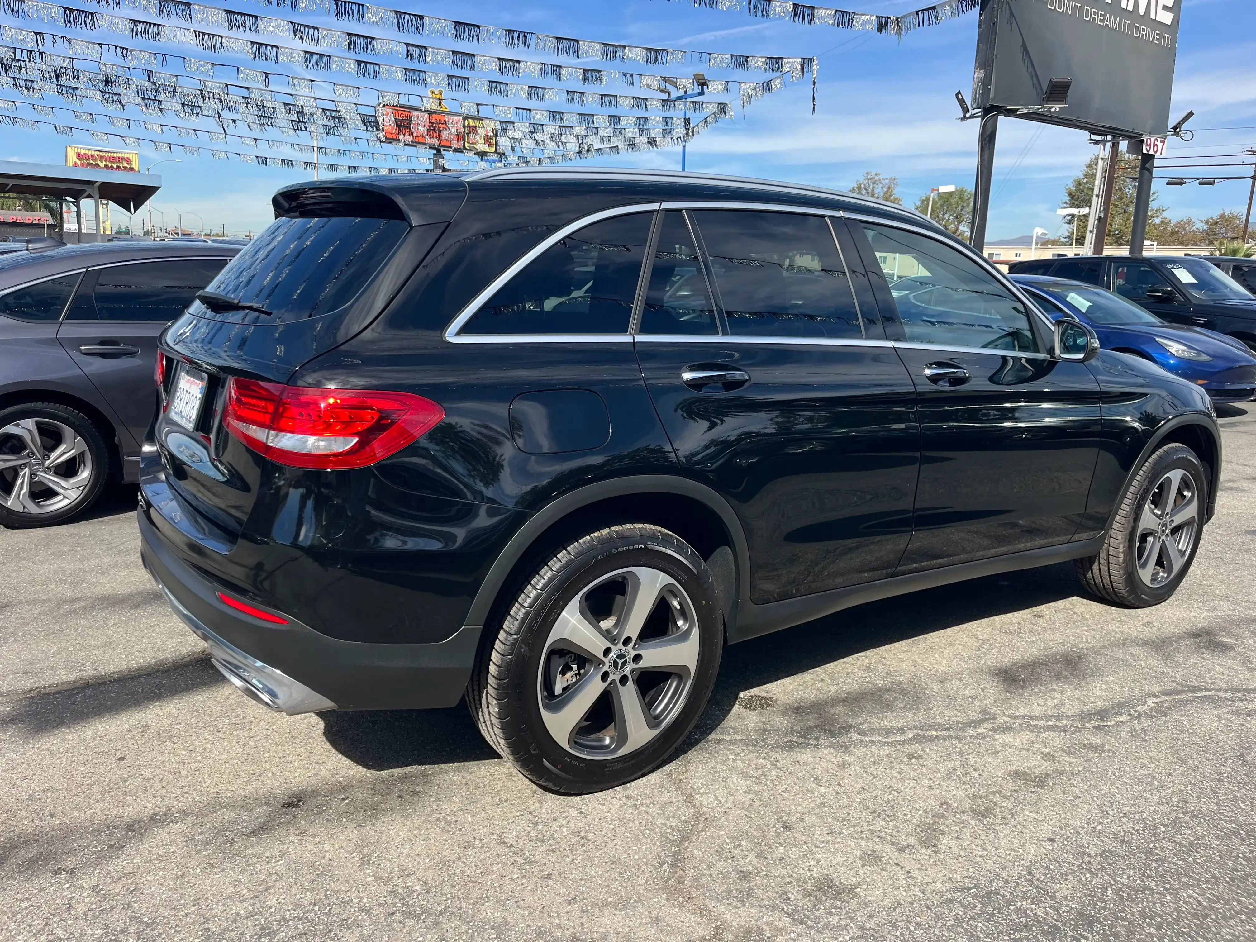 Vehicle image 18 of 70