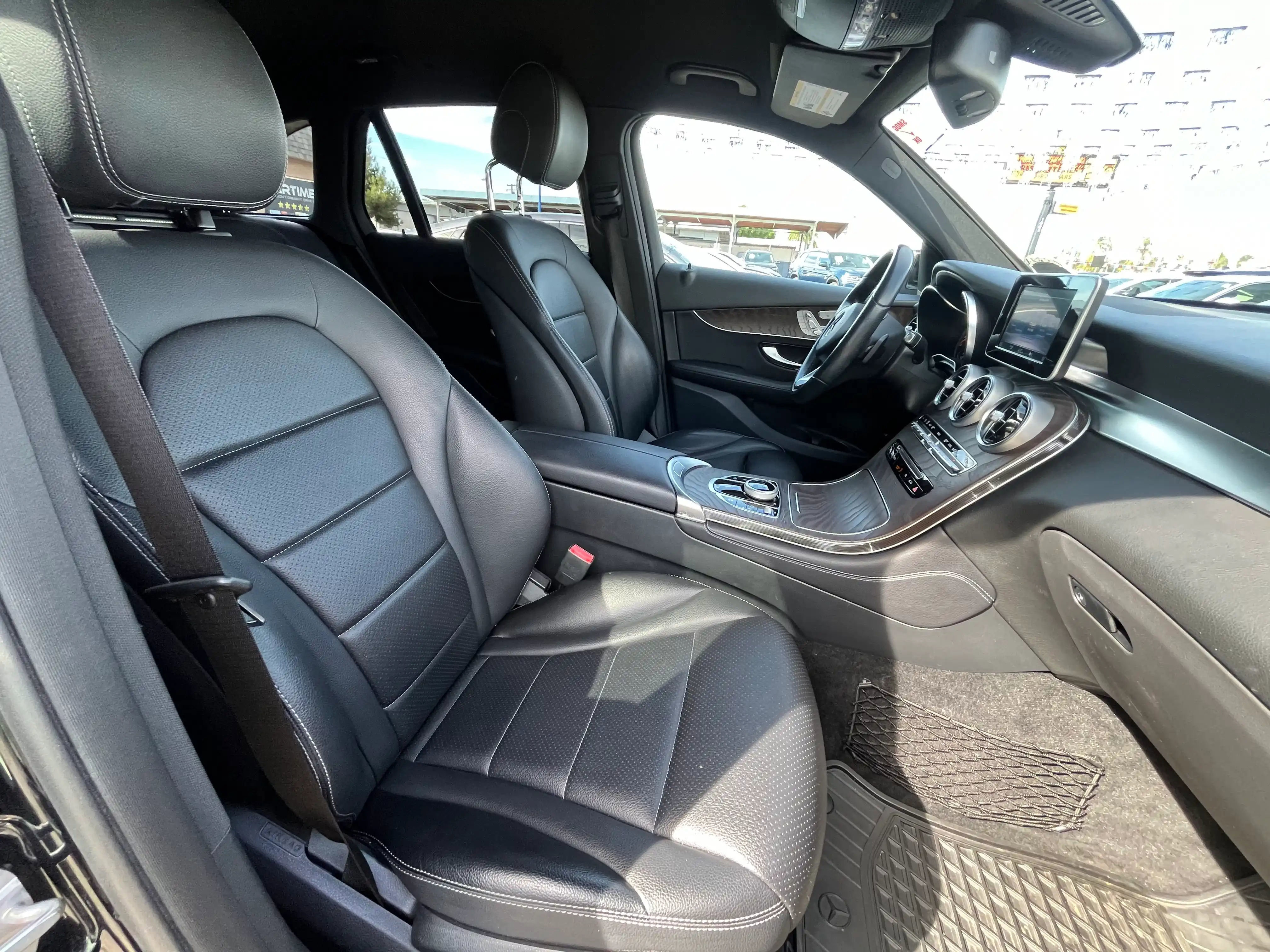 Vehicle image 53 of 70