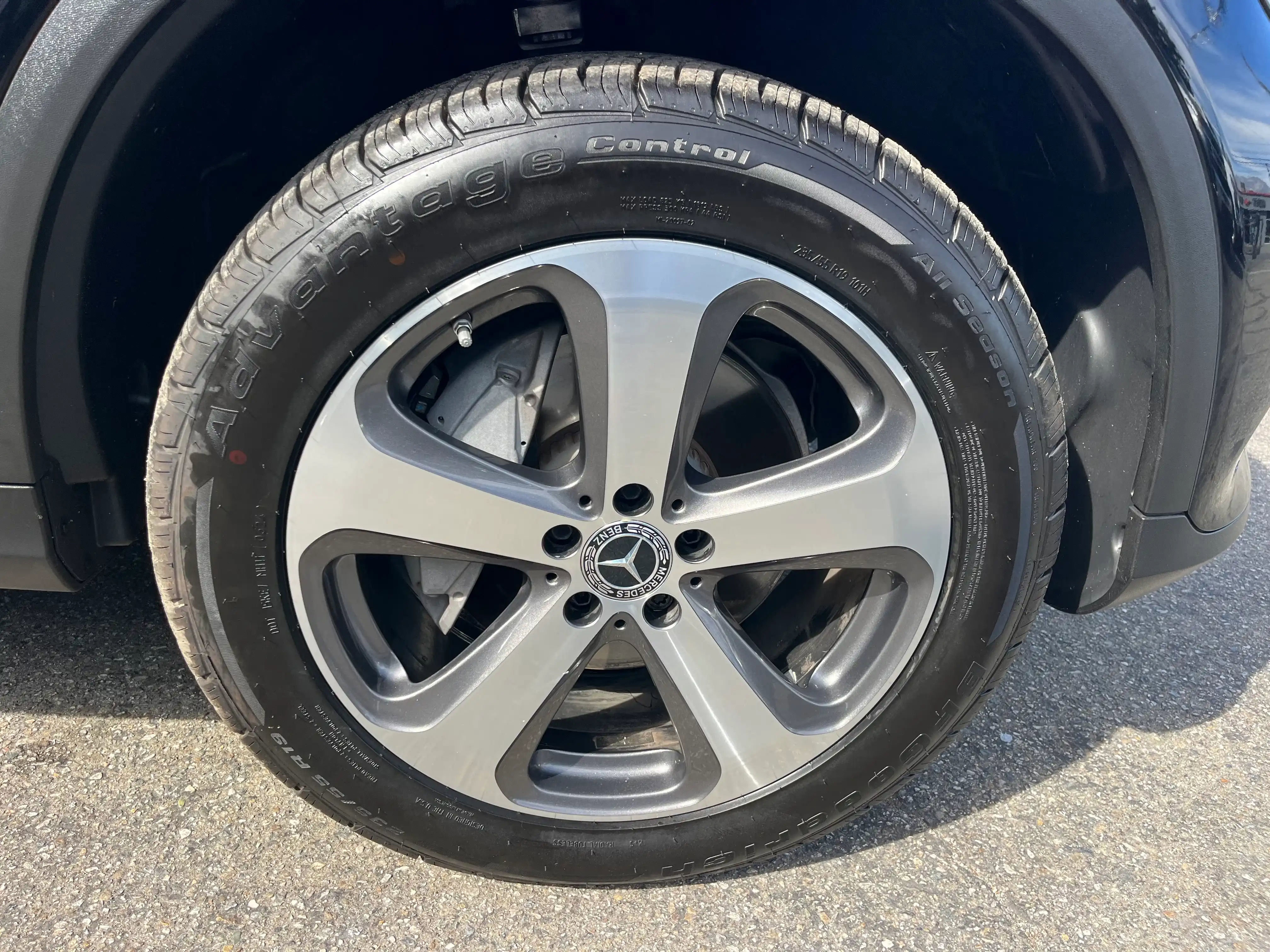 Vehicle image 65 of 70