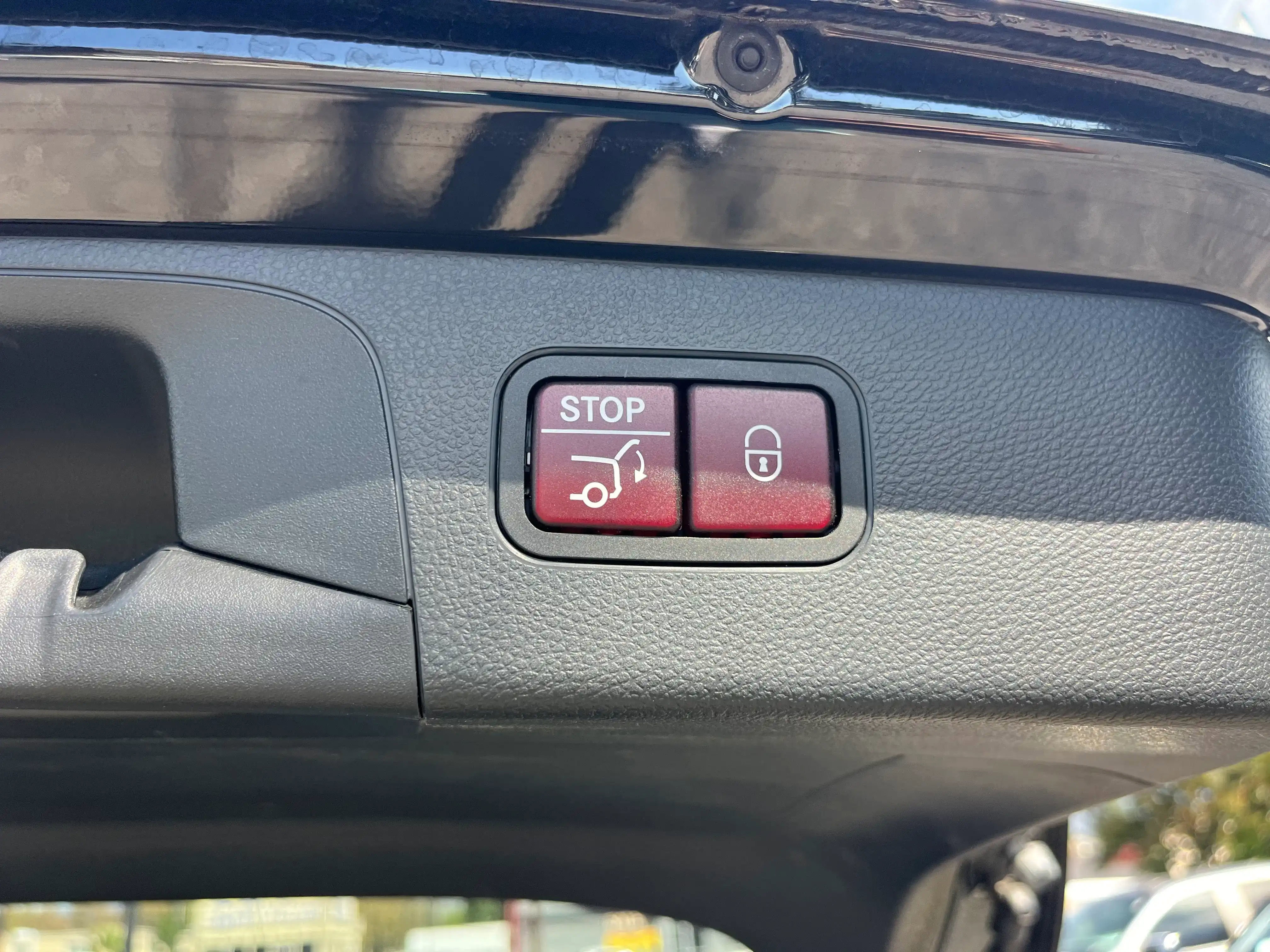 Vehicle image 27 of 70