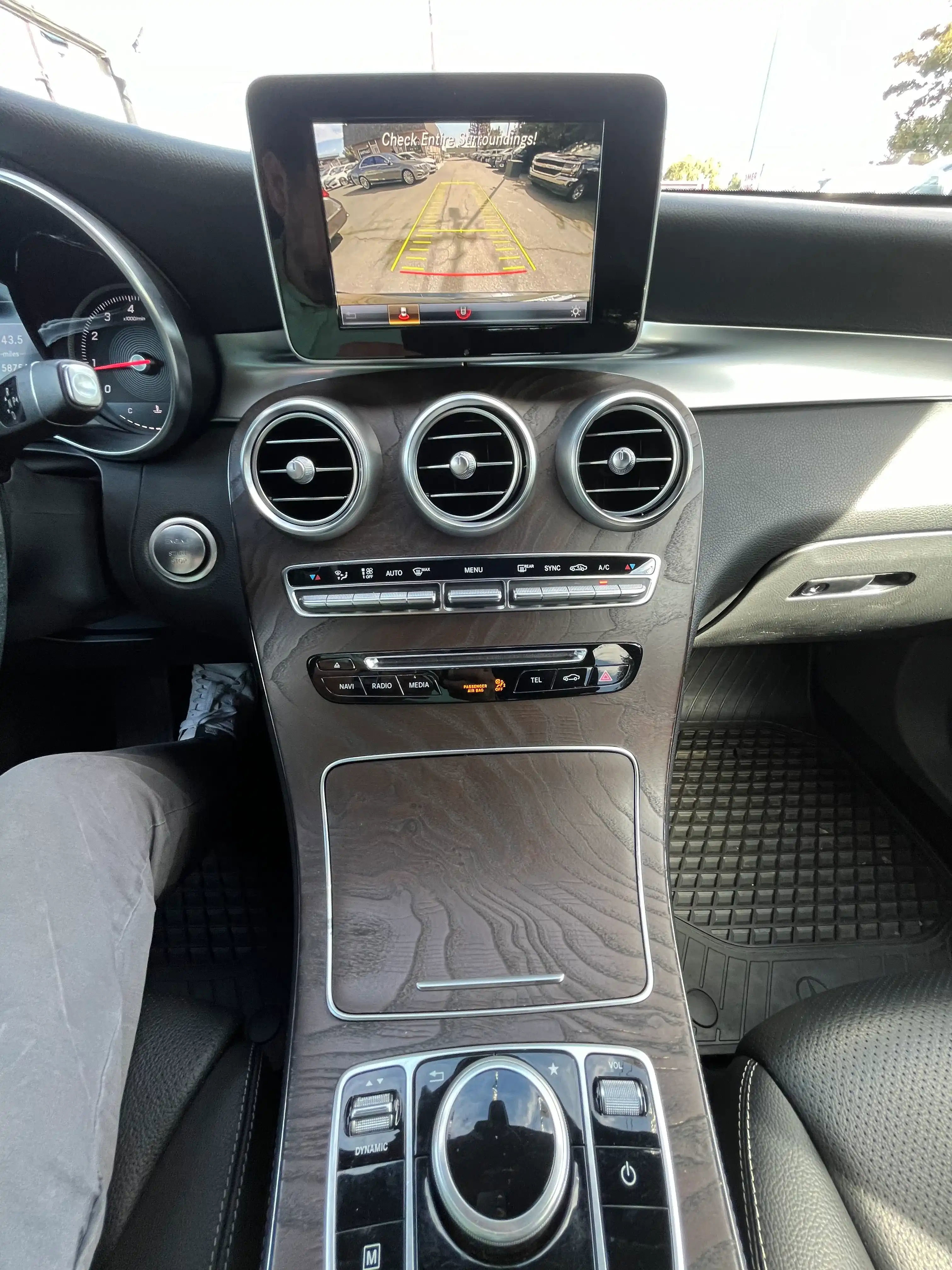 Vehicle image 51 of 70