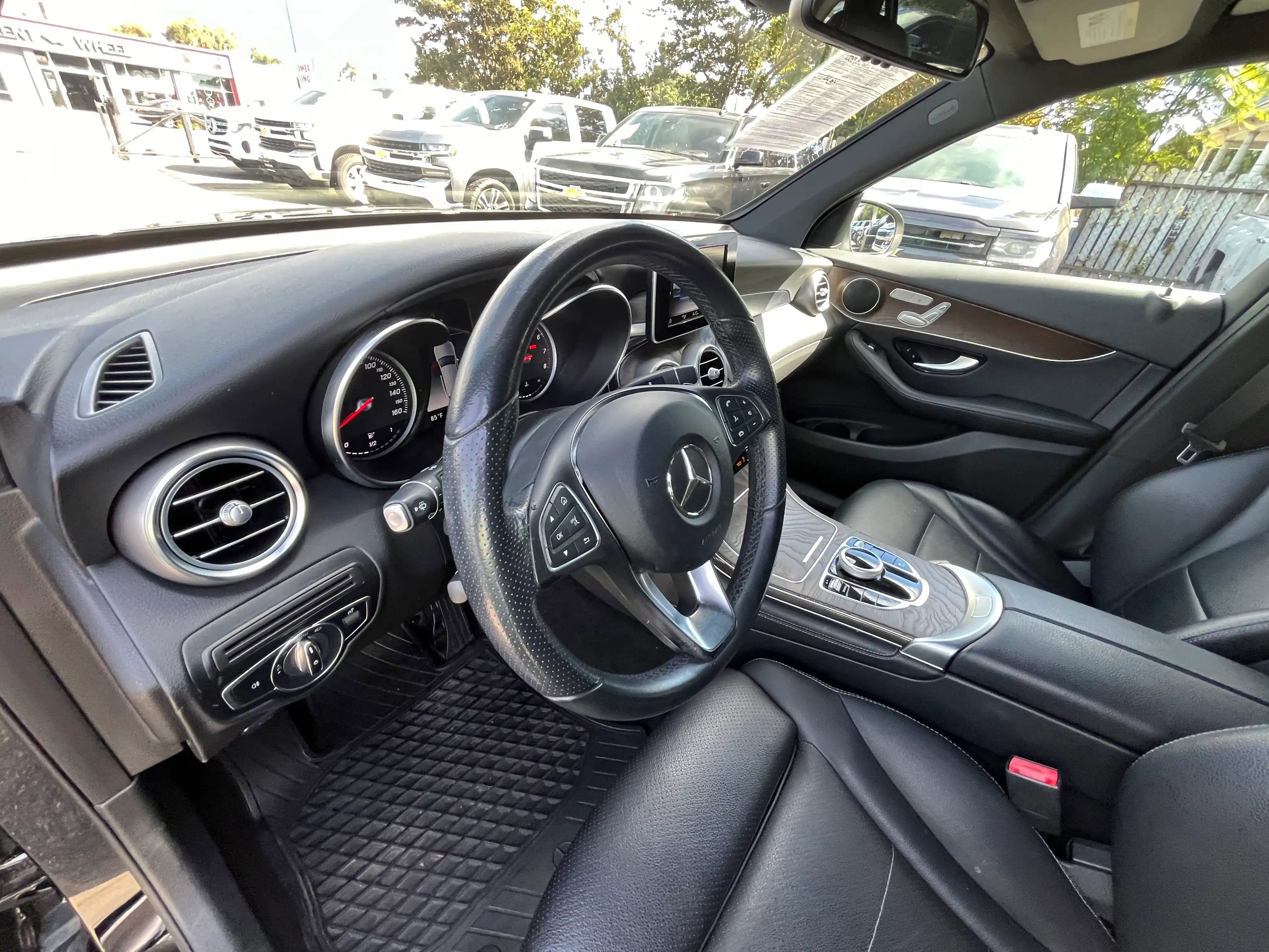 Vehicle image 38 of 70