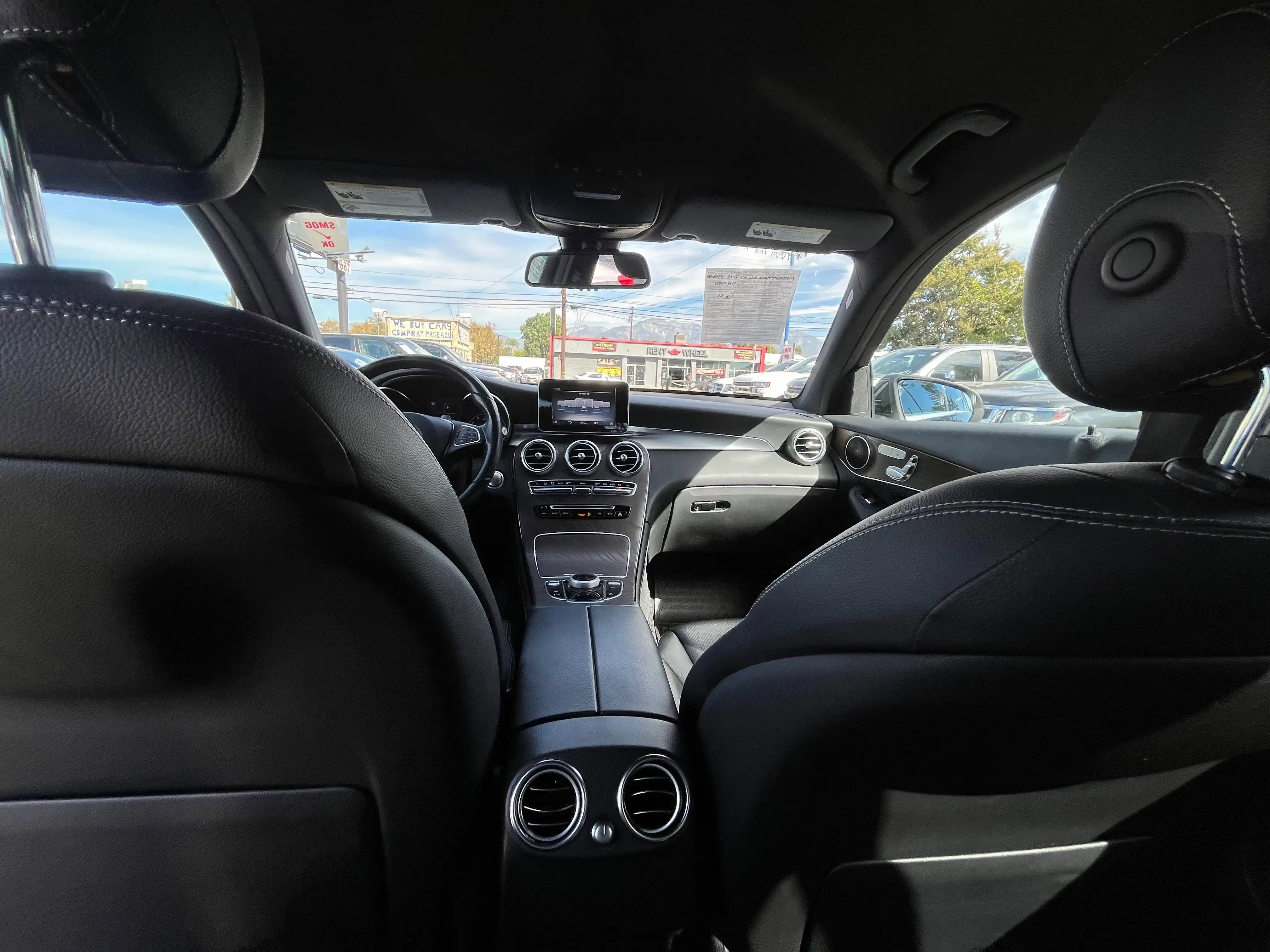 Vehicle image 34 of 70