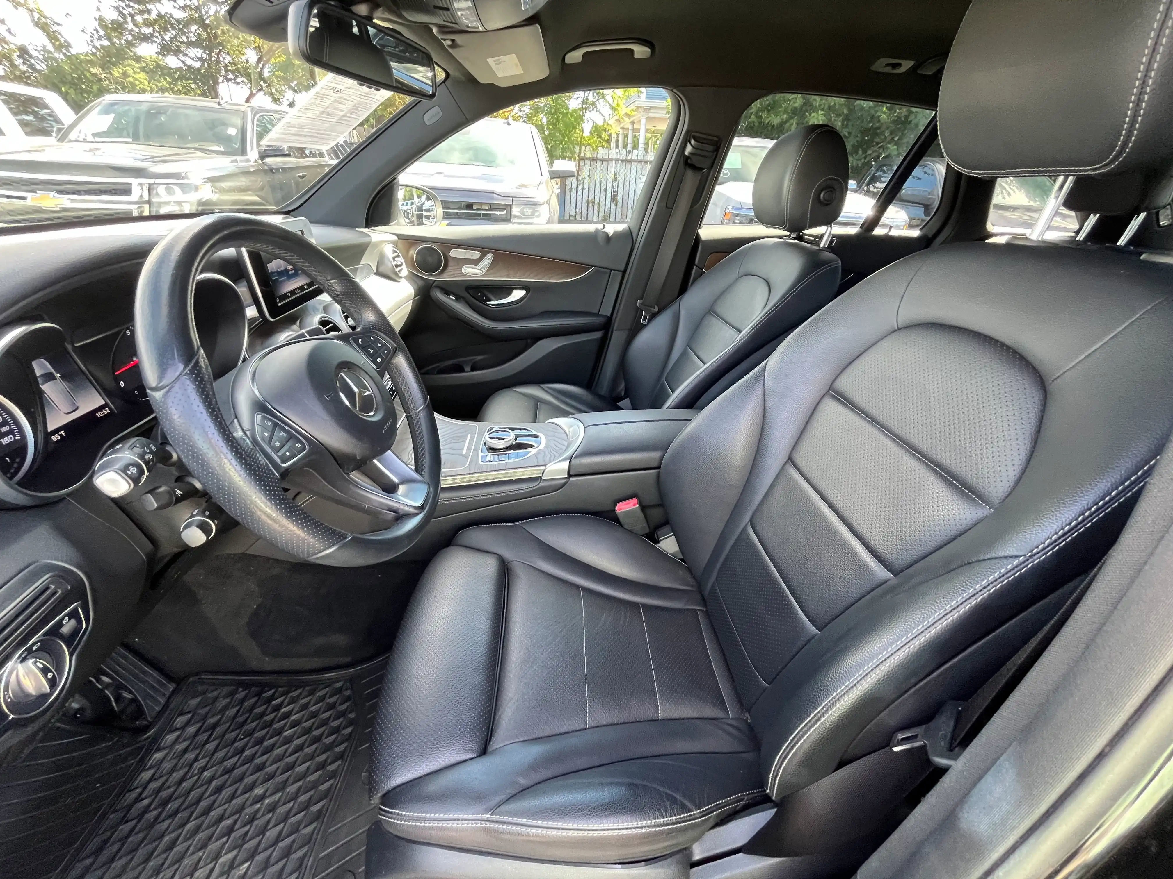 Vehicle image 39 of 70