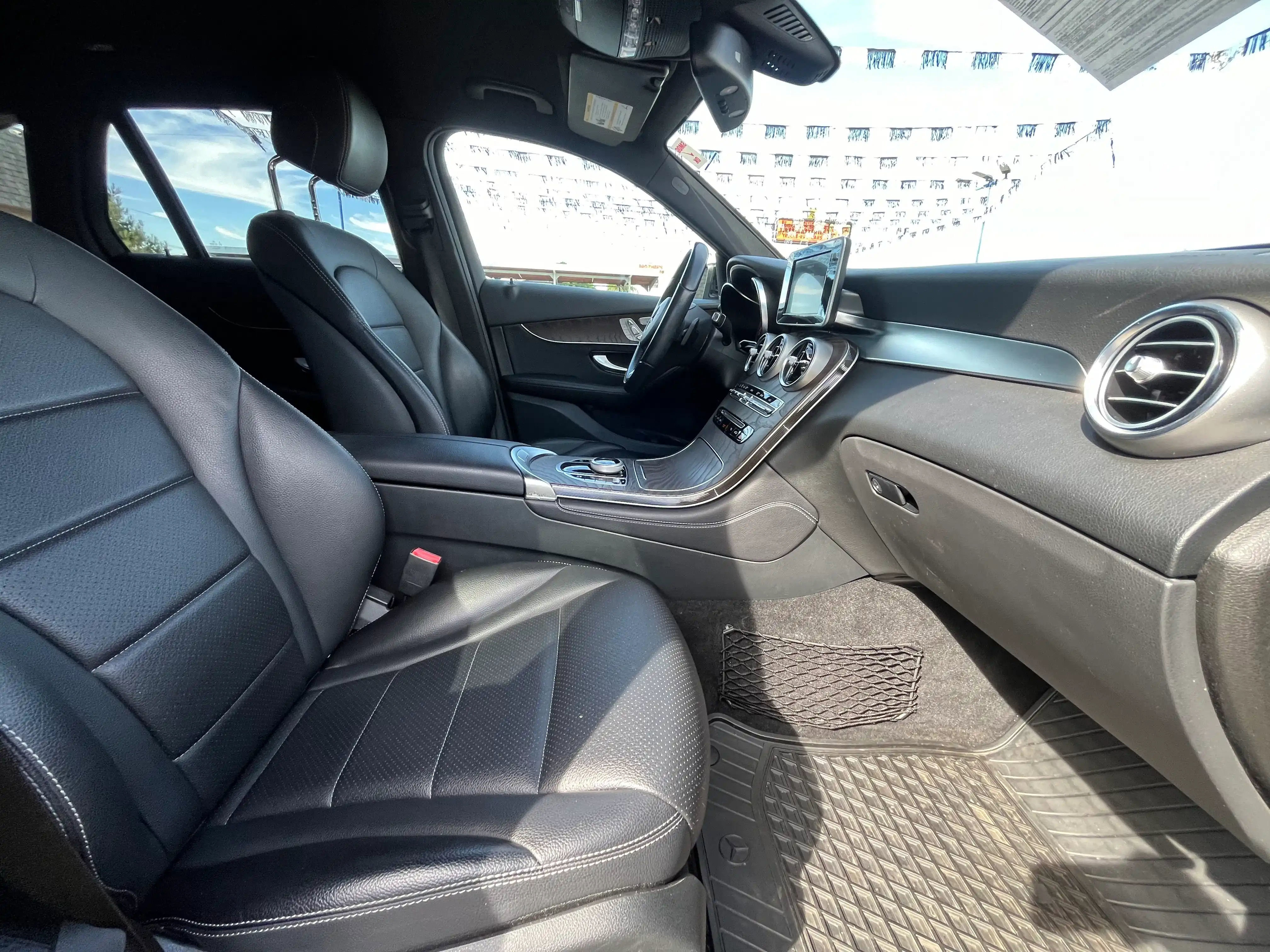 Vehicle image 57 of 70