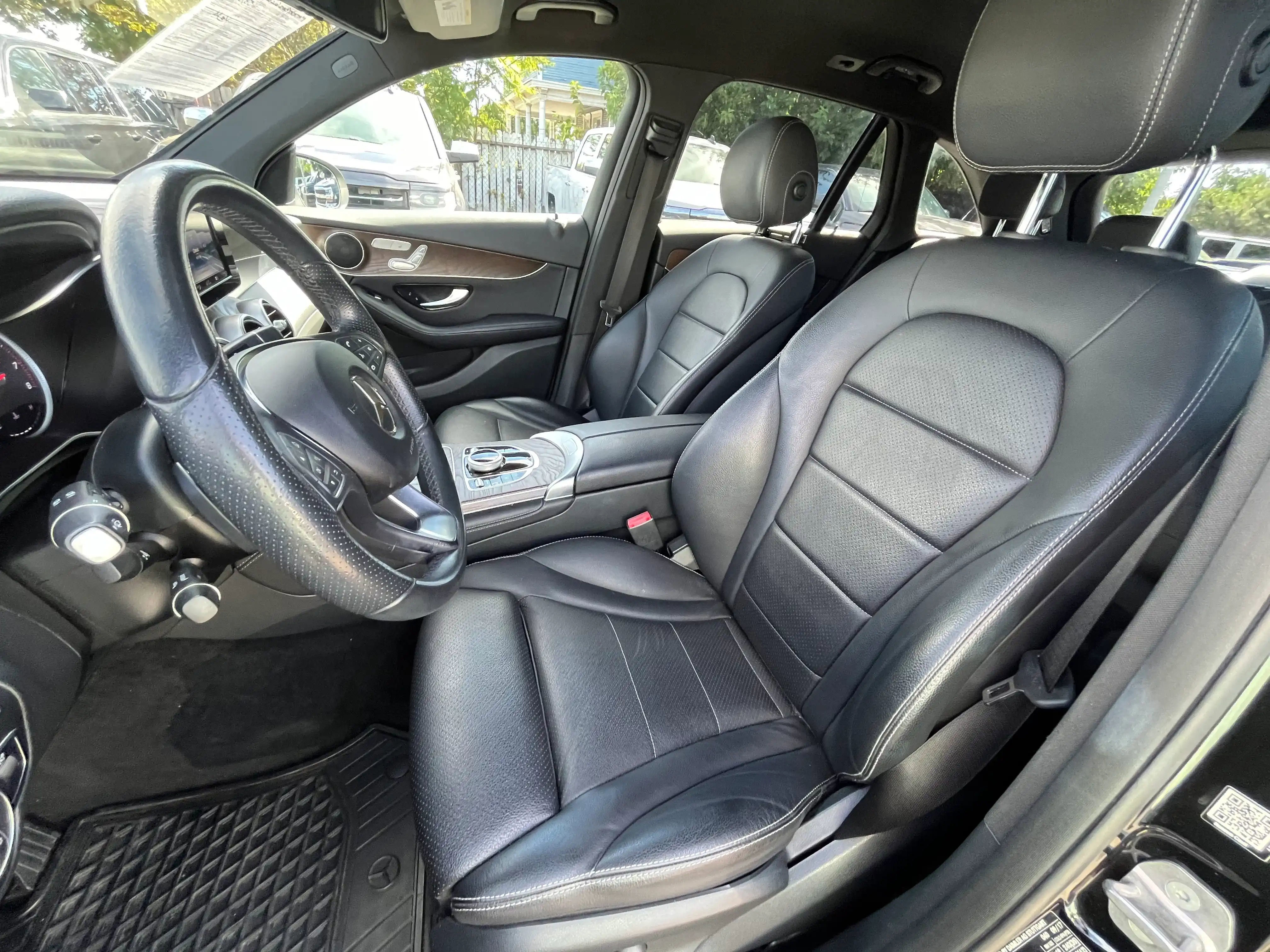 Vehicle image 41 of 70