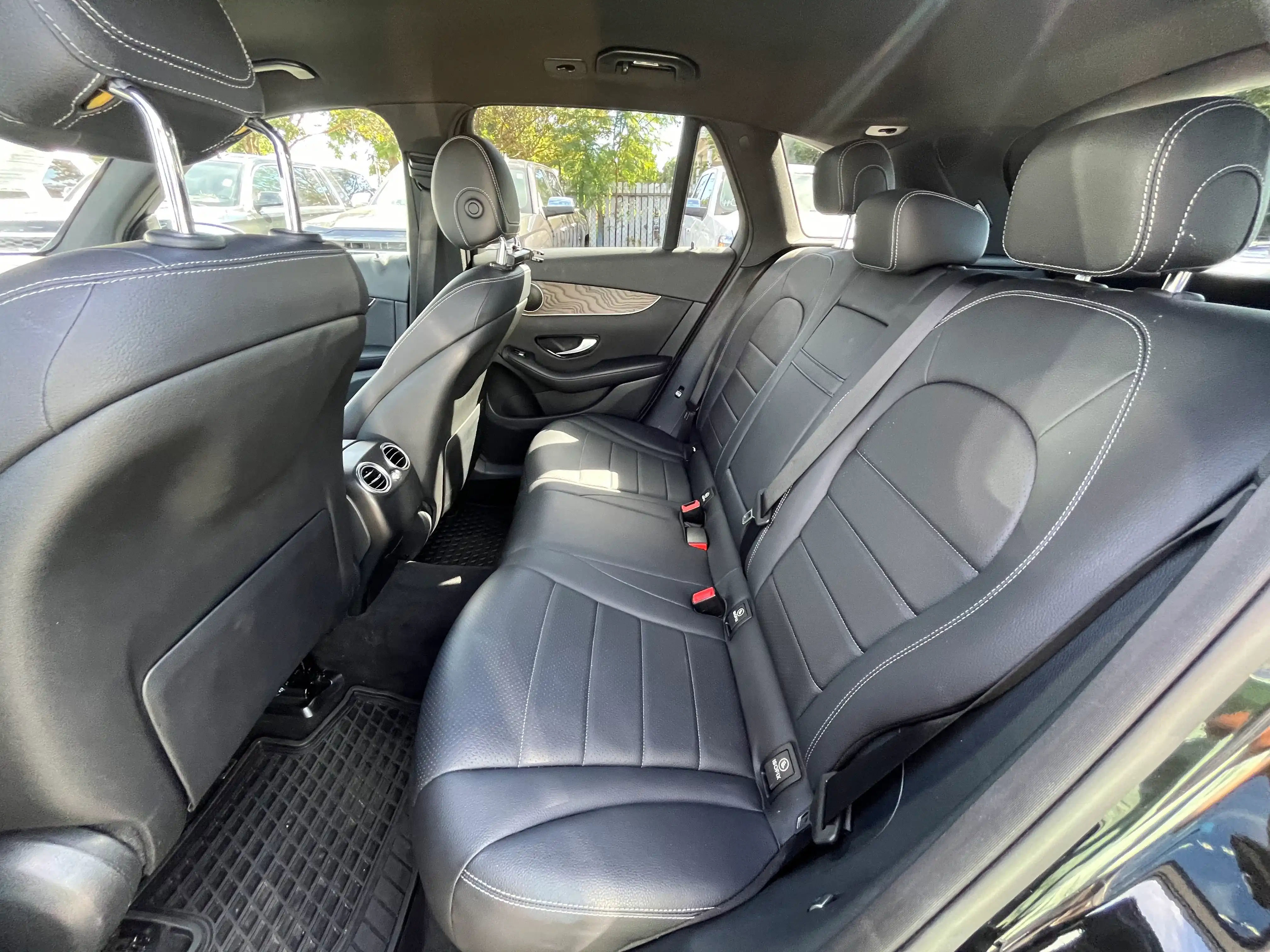 Vehicle image 29 of 70