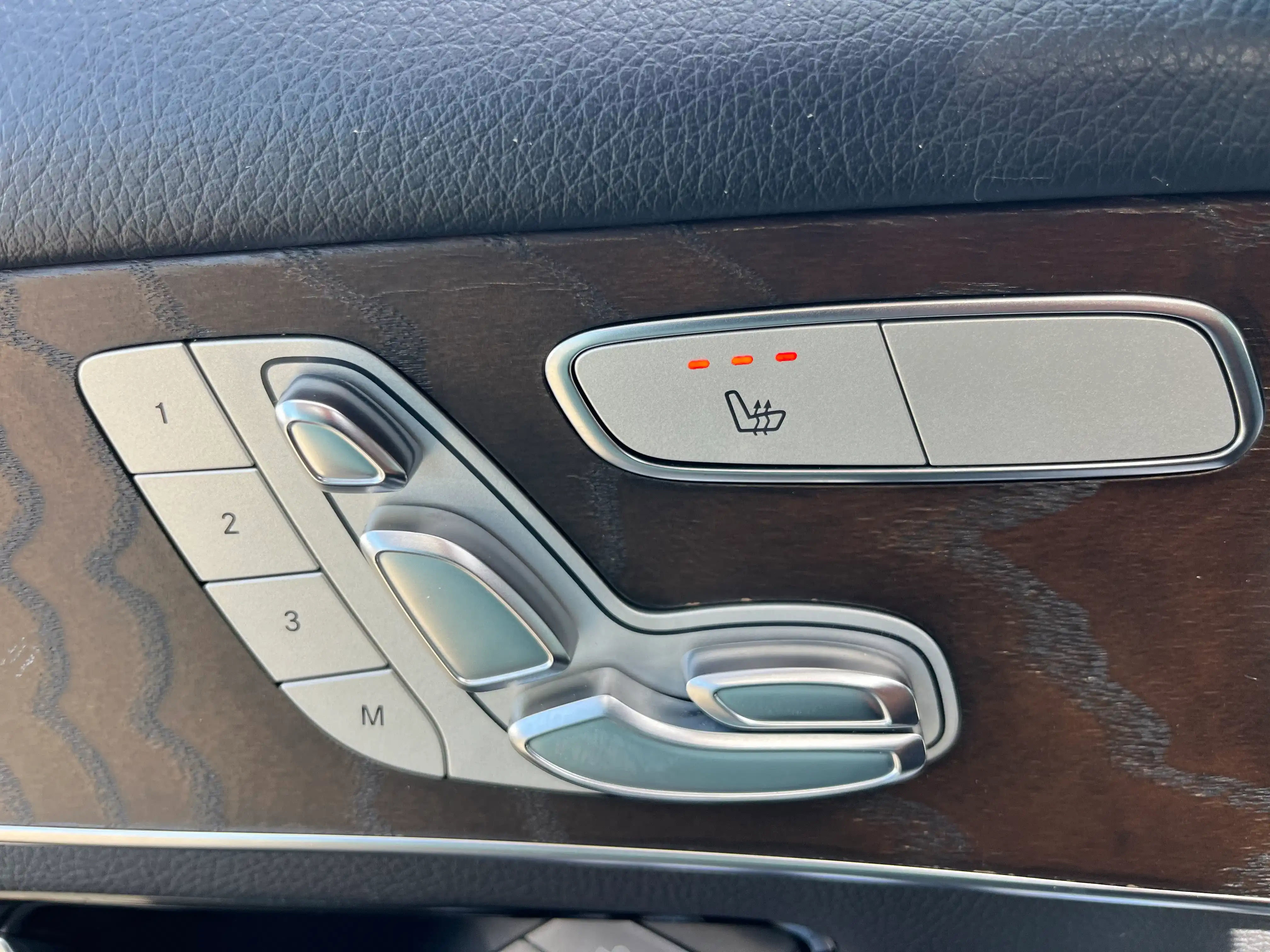 Vehicle image 36 of 70