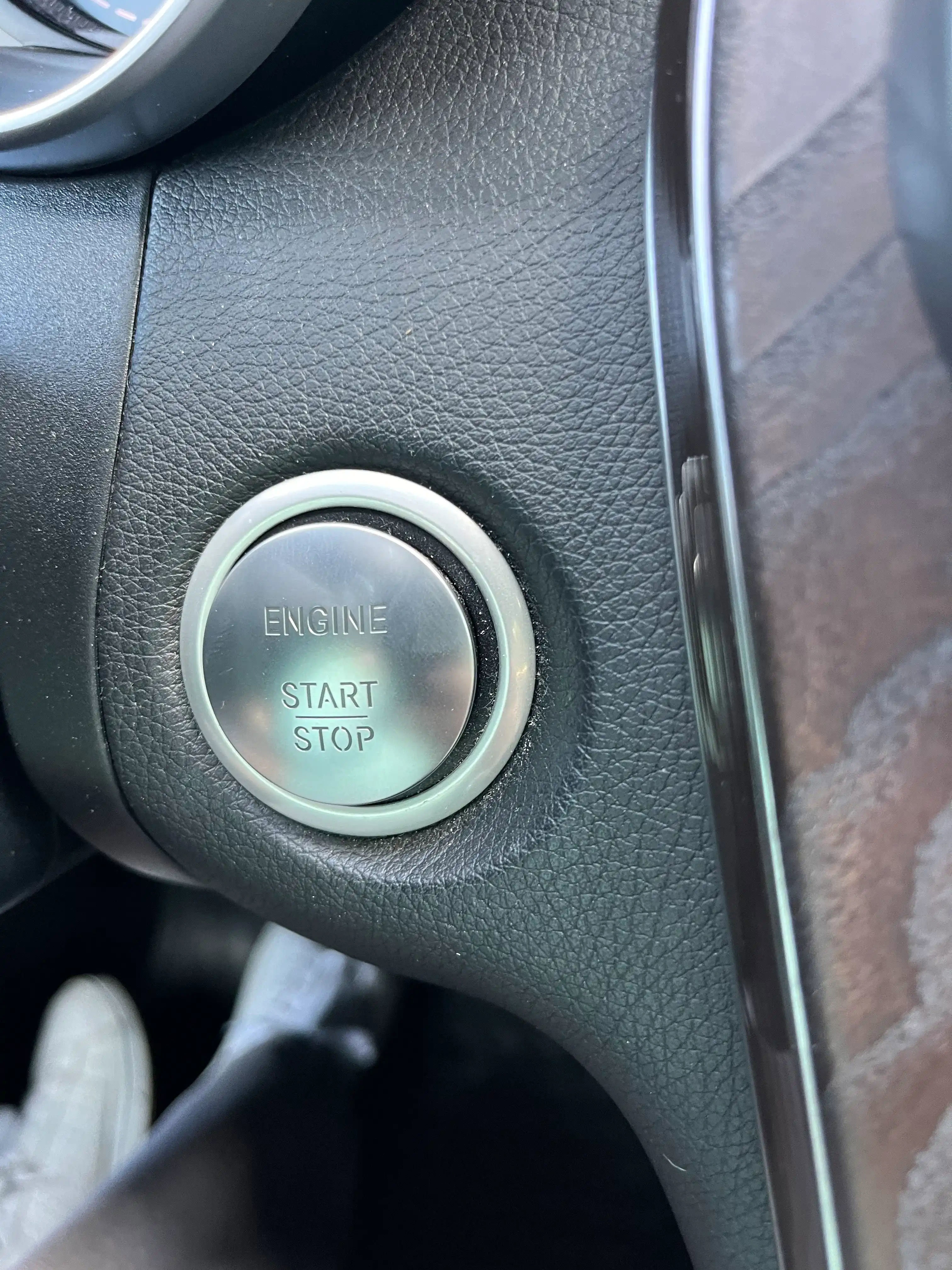 Vehicle image 46 of 70