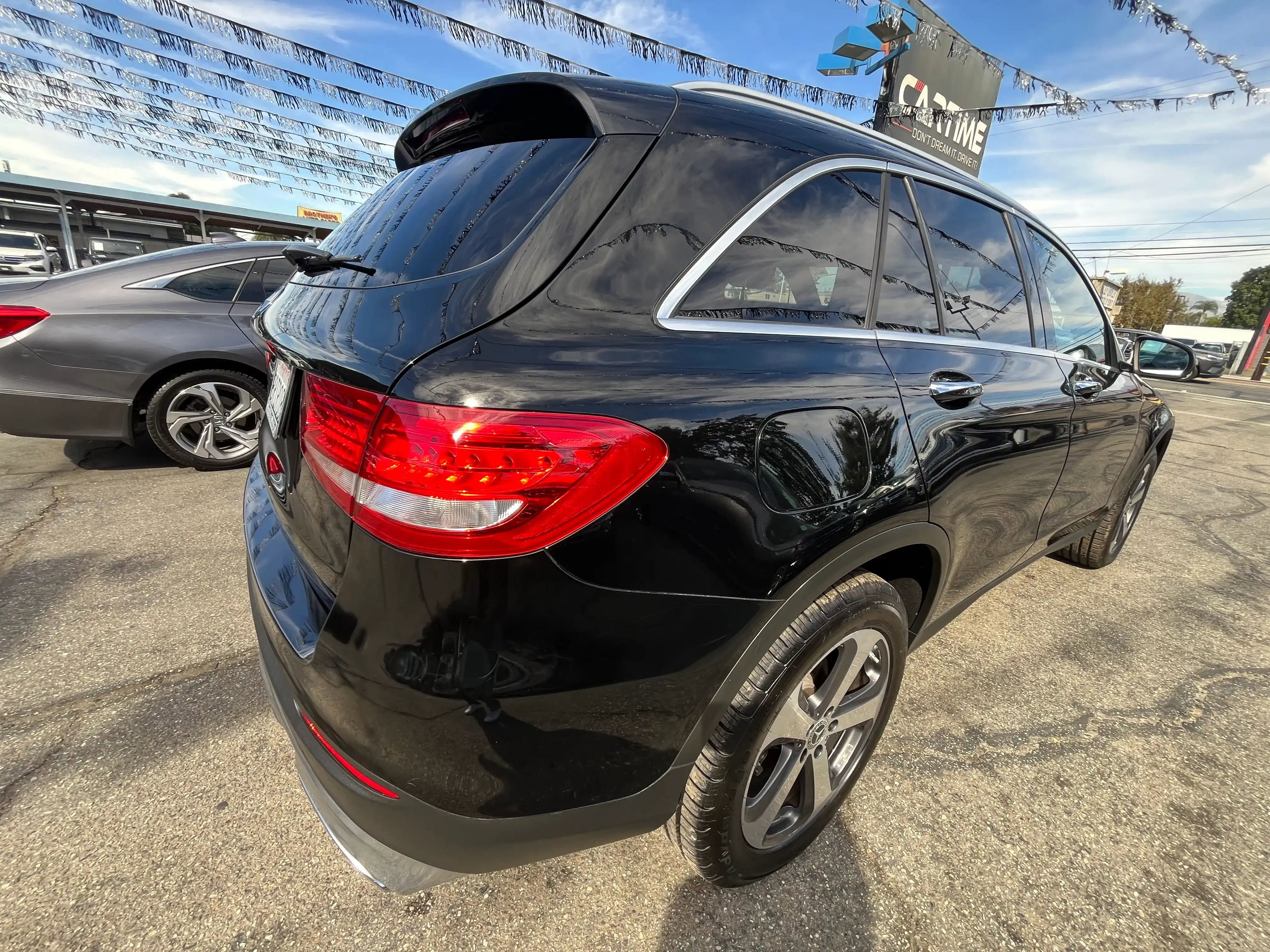 Vehicle image 17 of 70