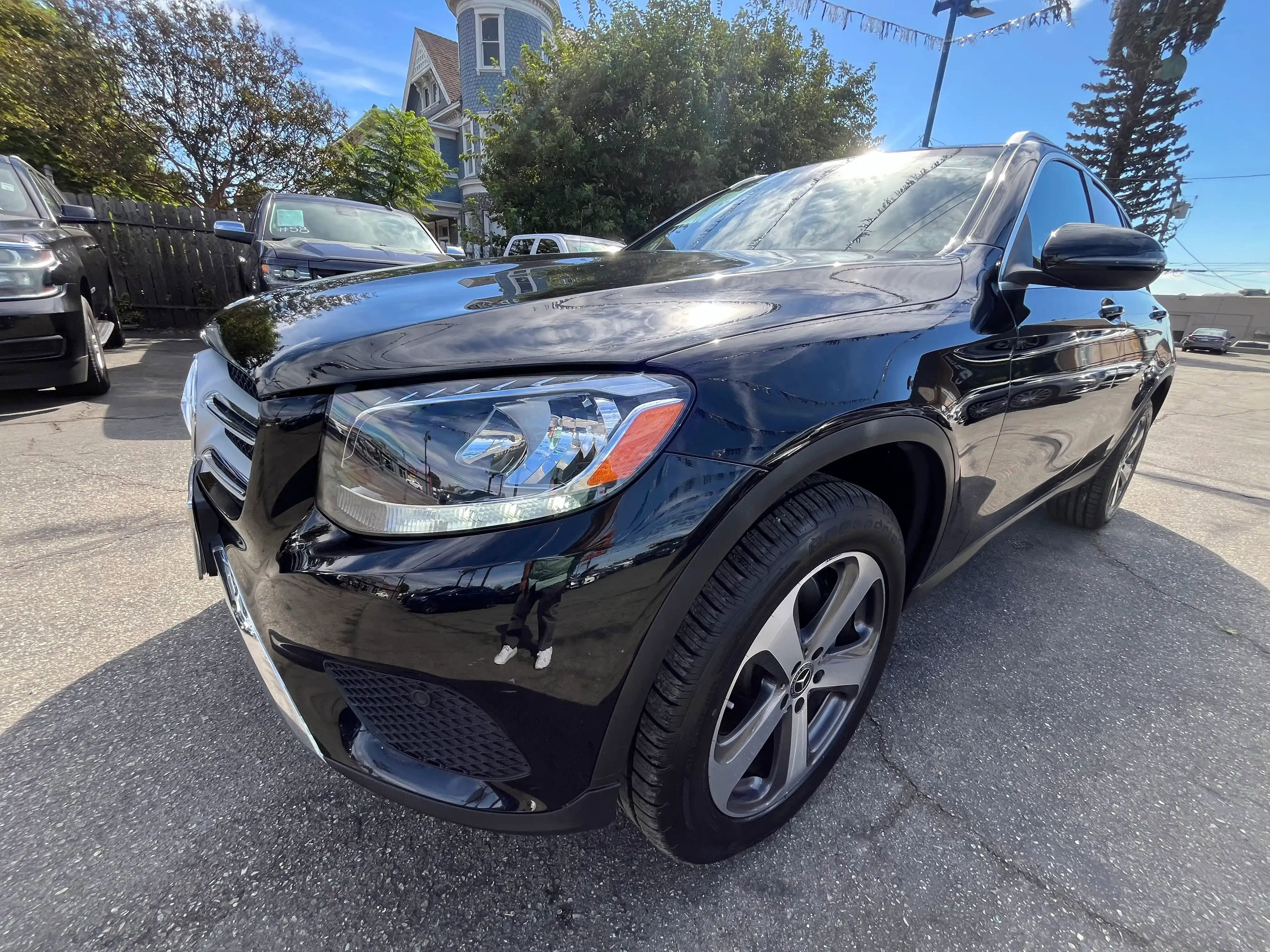 Vehicle image 6 of 70