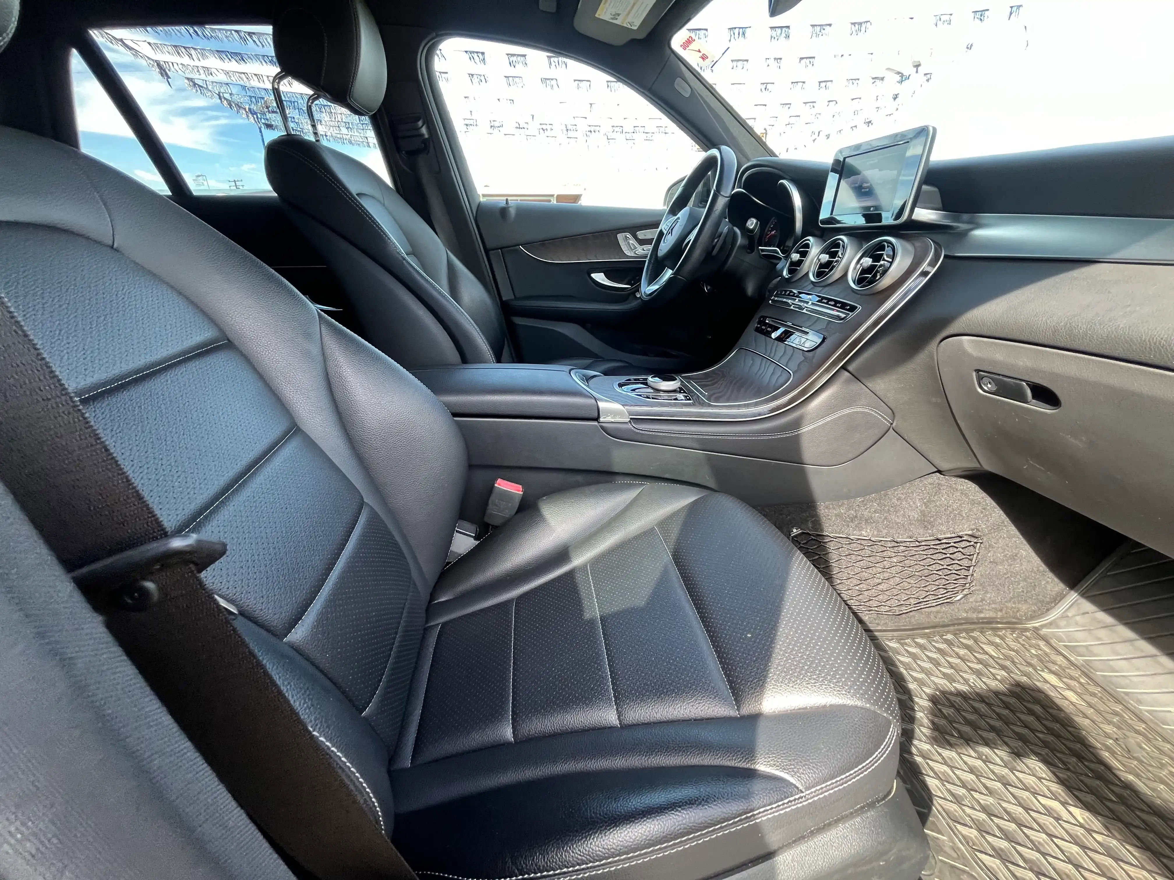 Vehicle image 54 of 70