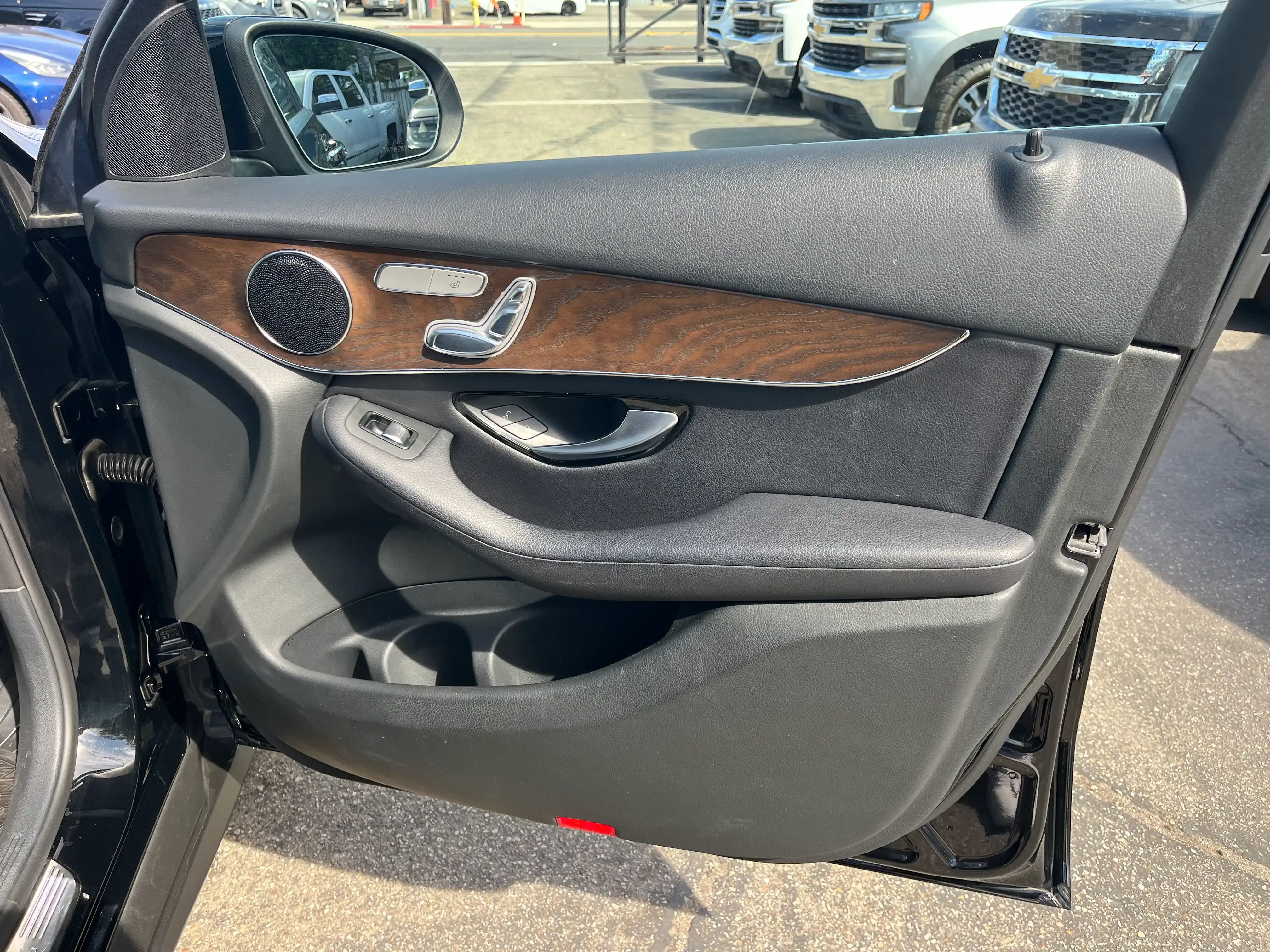 Vehicle image 52 of 70