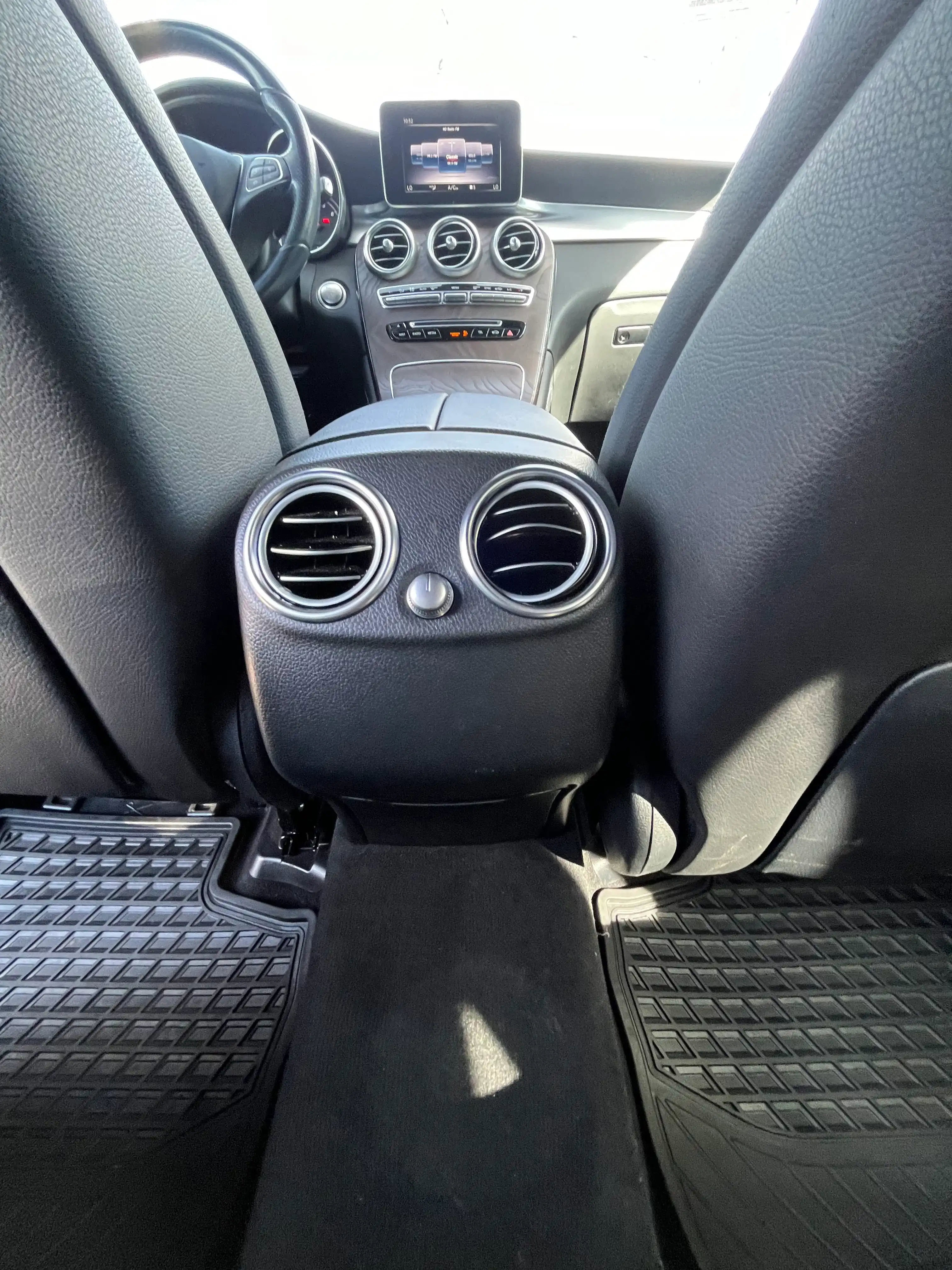 Vehicle image 33 of 70