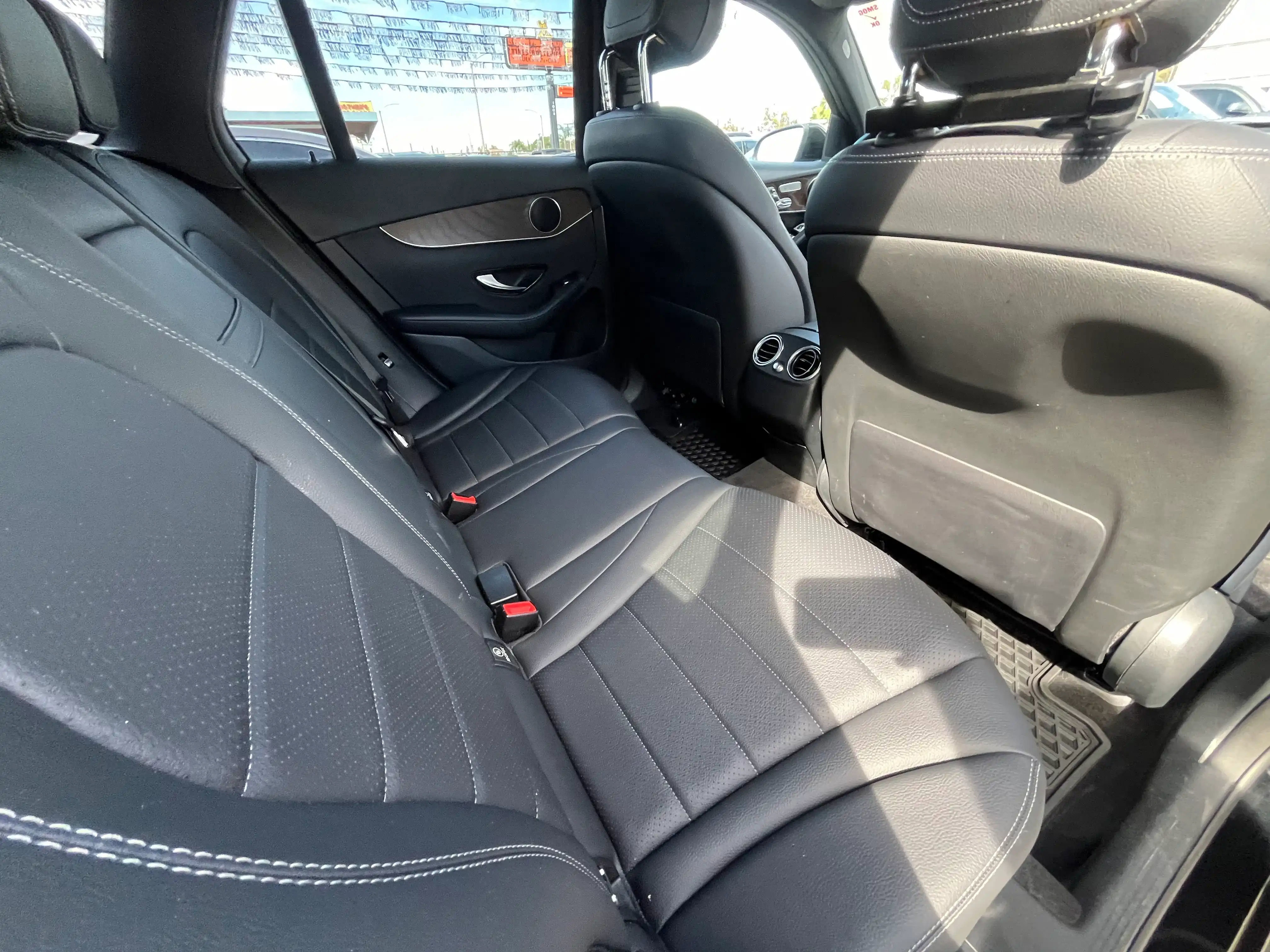 Vehicle image 60 of 70