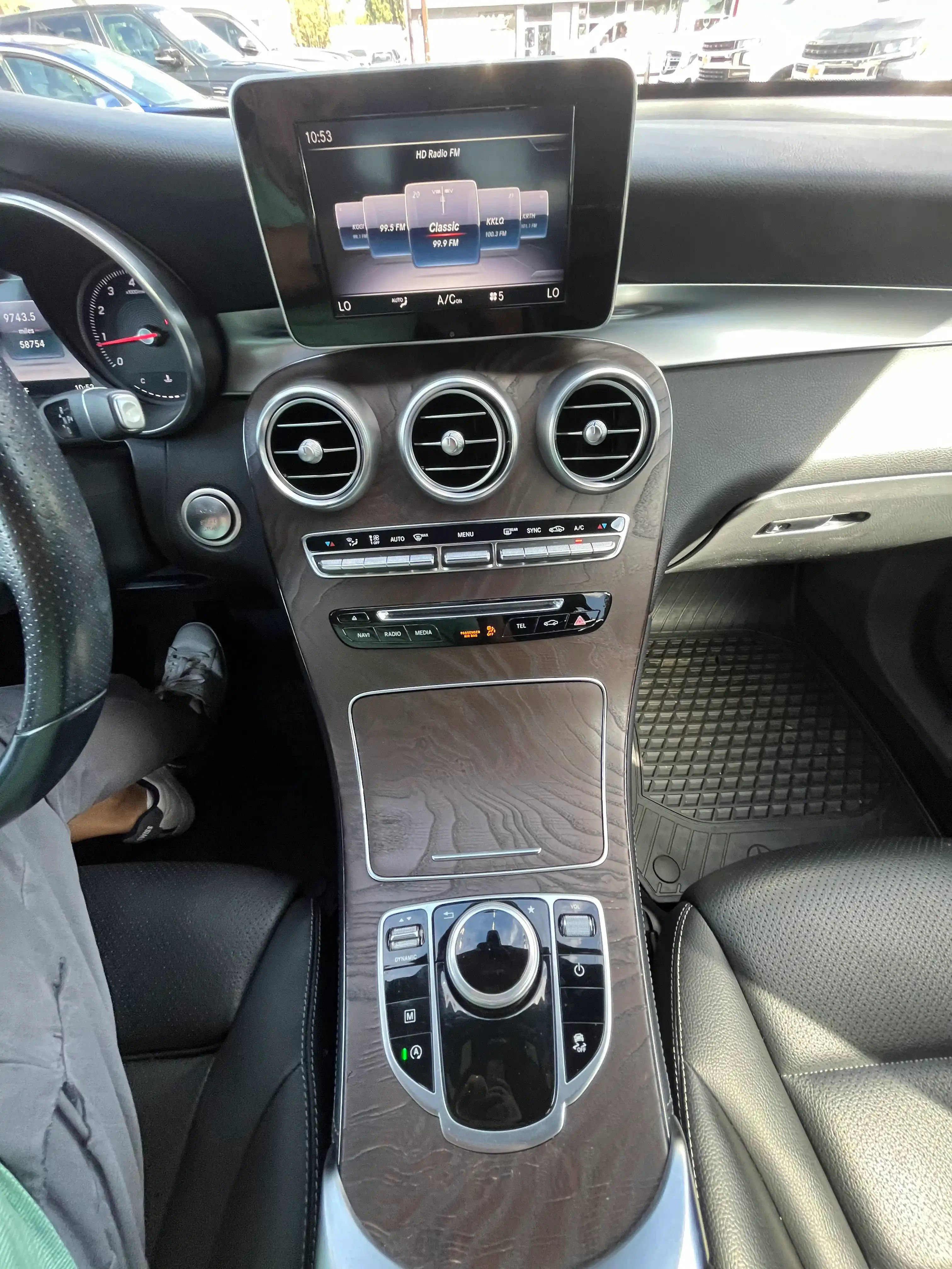 Vehicle image 43 of 70