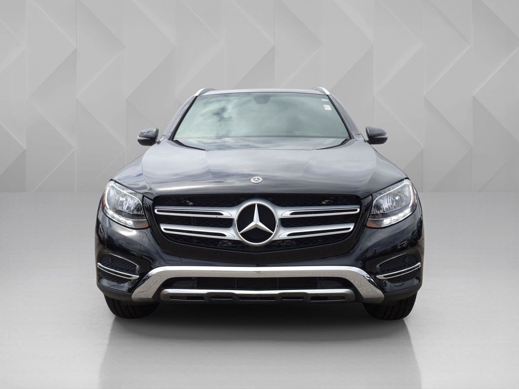 2018 Mercedes-Benz GLC 300 Image 2 of 27
