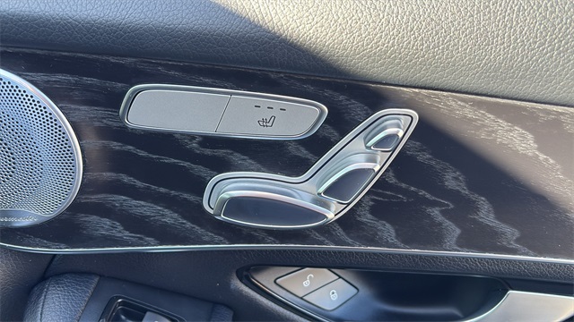 2018 Mercedes-Benz GLC 300 Image 23 of 32