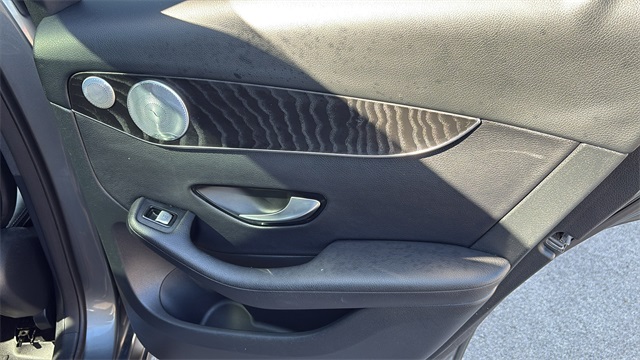 2018 Mercedes-Benz GLC 300 Image 21 of 32