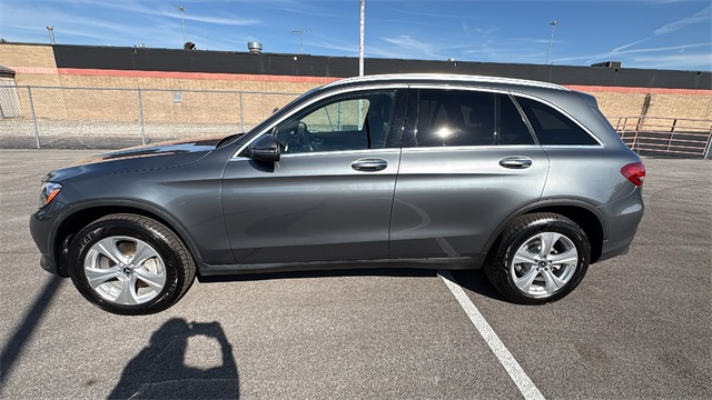 2018 Mercedes-Benz GLC 300 Image 6 of 32