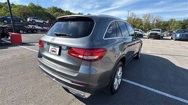 2018 Mercedes-Benz GLC 300 Image 3 of 32