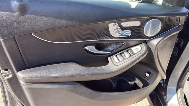 2018 Mercedes-Benz GLC 300 Image 19 of 32