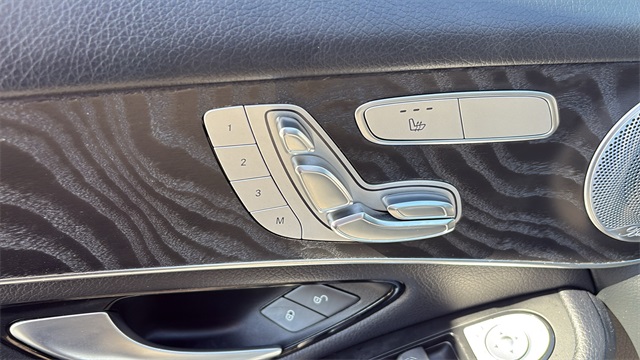 2018 Mercedes-Benz GLC 300 Image 24 of 32