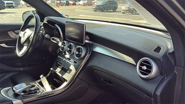 2018 Mercedes-Benz GLC 300 Image 15 of 32