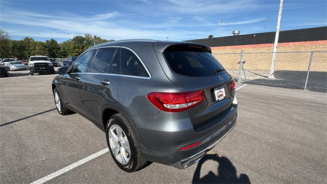 2018 Mercedes-Benz GLC 300 Image 5 of 32