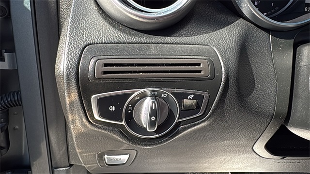 2018 Mercedes-Benz GLC 300 Image 29 of 32